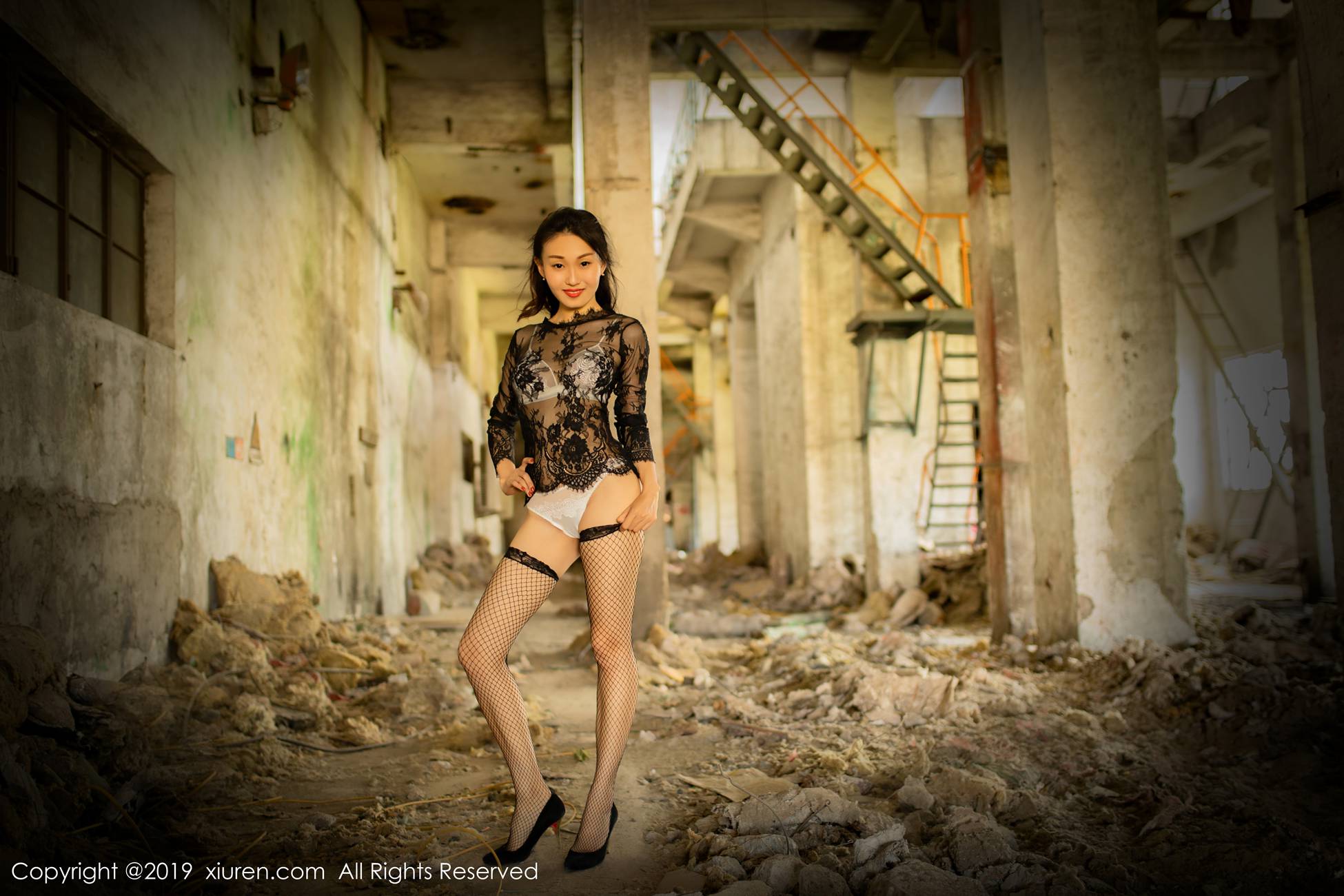 图片[22]-[Xiuren秀人网]XR20190702N01528 2019.07.02 NO.1528 黑丝性感诱人的户外车拍 狐小妖Baby[43+1P] – 速更版-美库