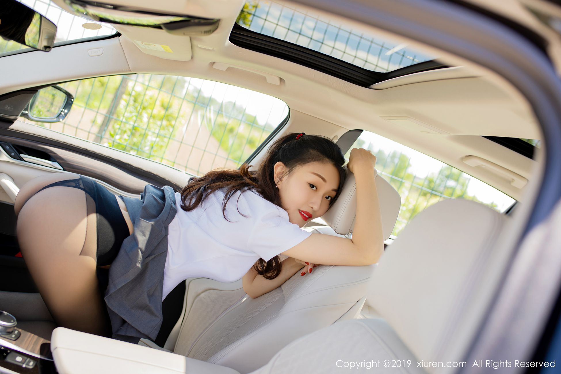 图片[28]-[Xiuren秀人网]XR20190702N01528 2019.07.02 NO.1528 黑丝性感诱人的户外车拍 狐小妖Baby[43+1P] – 速更版-美库