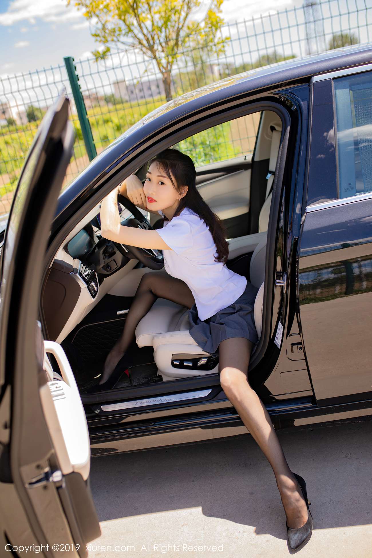 图片[36]-[Xiuren秀人网]XR20190702N01528 2019.07.02 NO.1528 黑丝性感诱人的户外车拍 狐小妖Baby[43+1P] – 速更版-美库