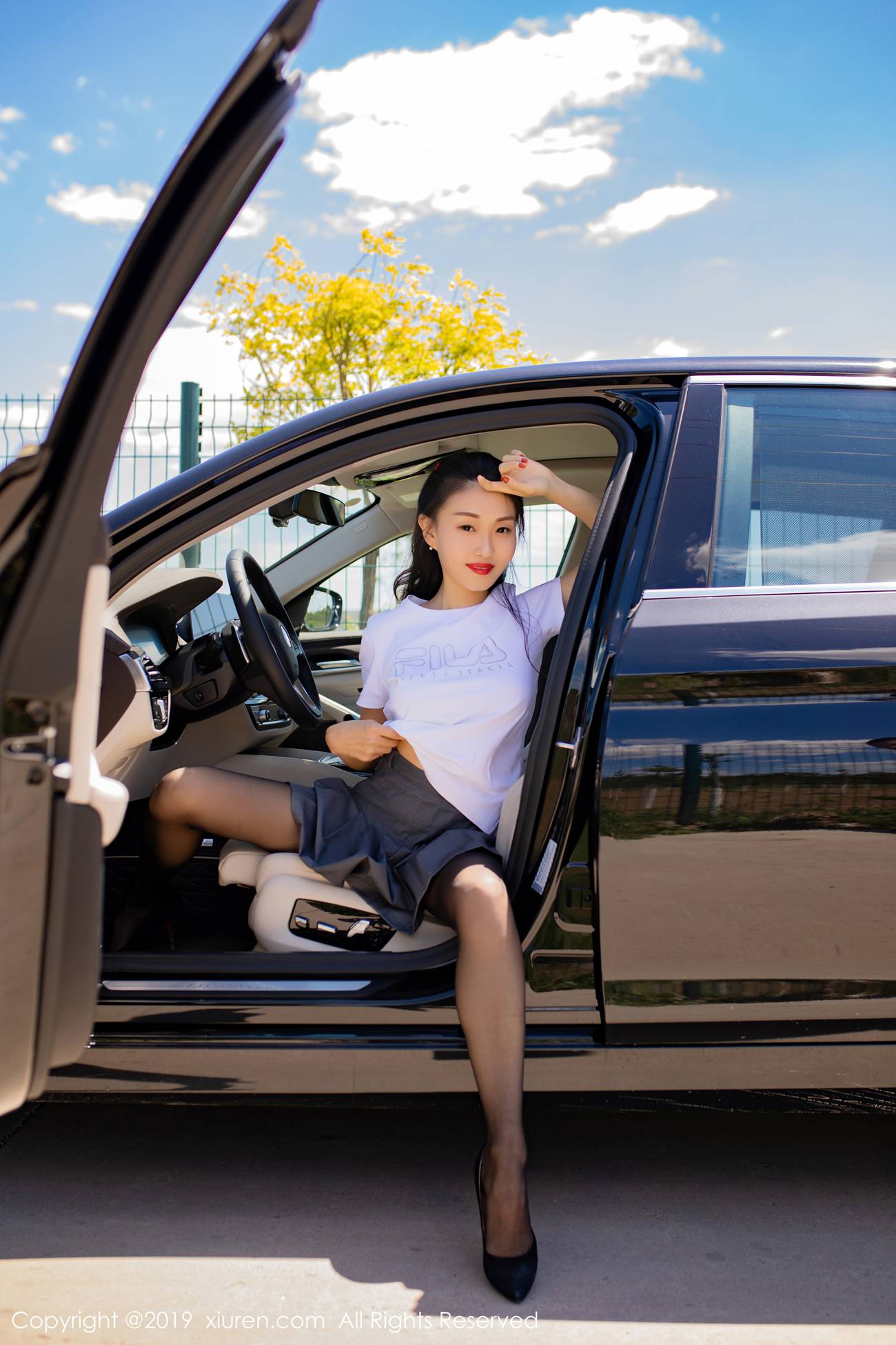 图片[39]-[Xiuren秀人网]XR20190702N01528 2019.07.02 NO.1528 黑丝性感诱人的户外车拍 狐小妖Baby[43+1P] – 速更版-美库