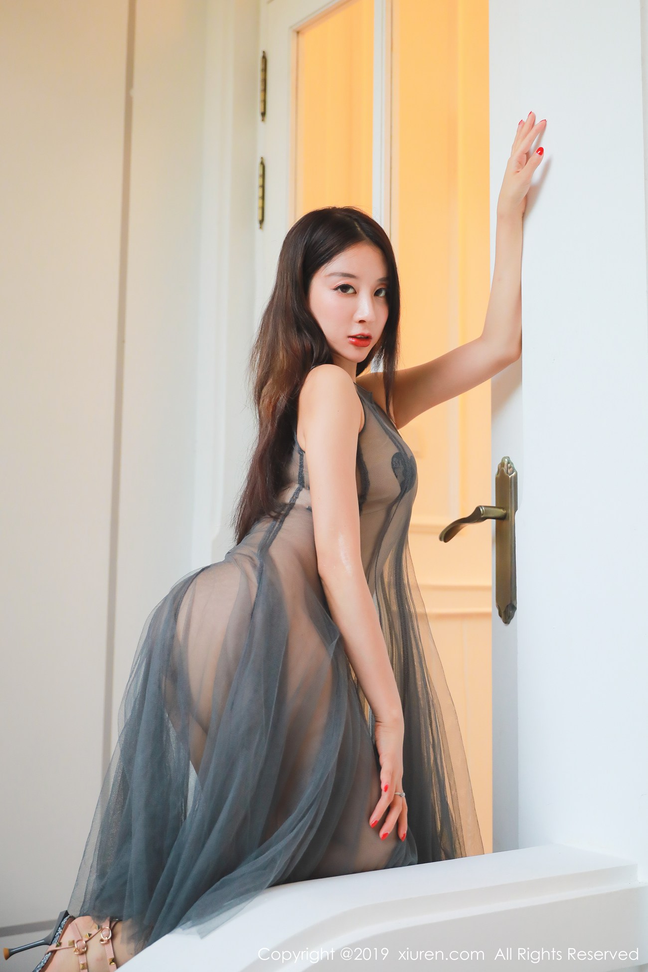 图片[14]-[Xiuren秀人网]XR20190722N01563 2019.07.22 NO.1563 露臀装紧贴娇人的身躯 筱慧[45+1P] – 速更版-美库