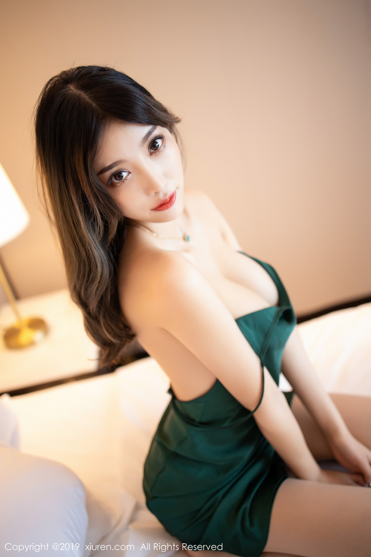 图片[38]-[Xiuren秀人网]XR20190723N01567 2019.07.23 NO.1567 绿色吊裙与丝袜的相搭配 杨晨晨sugar[65+1P] – 速更版-美库