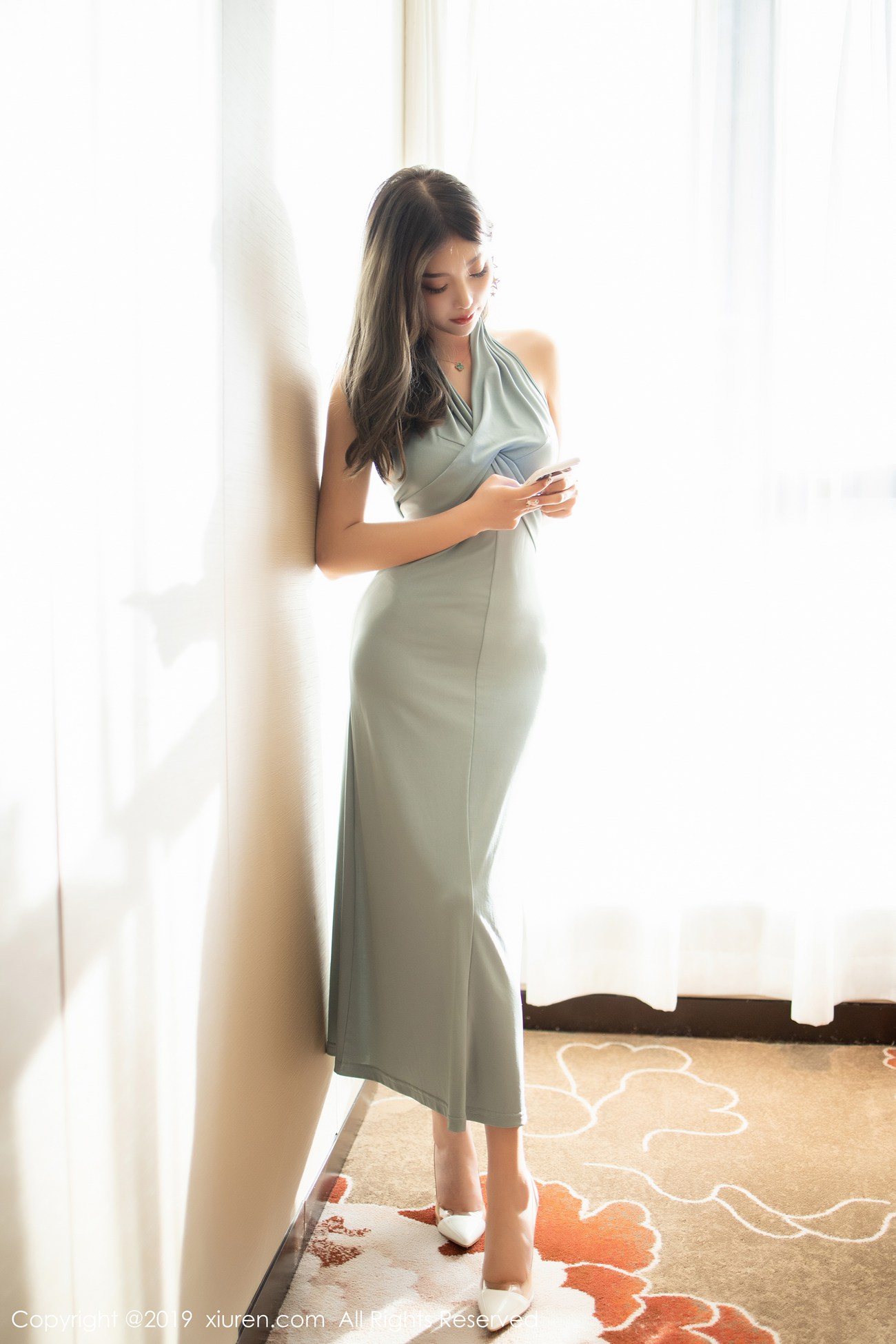 图片[46]-[Xiuren秀人网]XR20190723N01567 2019.07.23 NO.1567 绿色吊裙与丝袜的相搭配 杨晨晨sugar[65+1P] – 速更版-美库