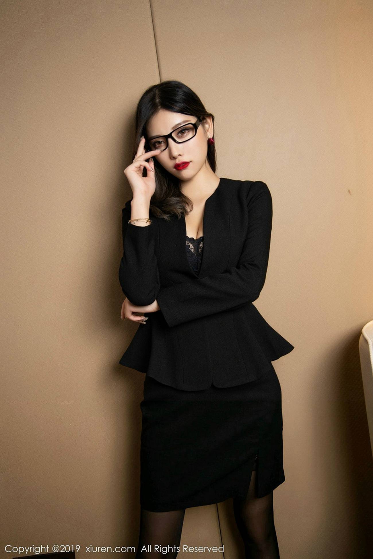 图片[31]-[Xiuren秀人网]XR20190813N01616 2019.08.13 NO.1616 黑丝美腿翘臀诱惑 杨晨晨sugar[51+1P] – 速更版-美库