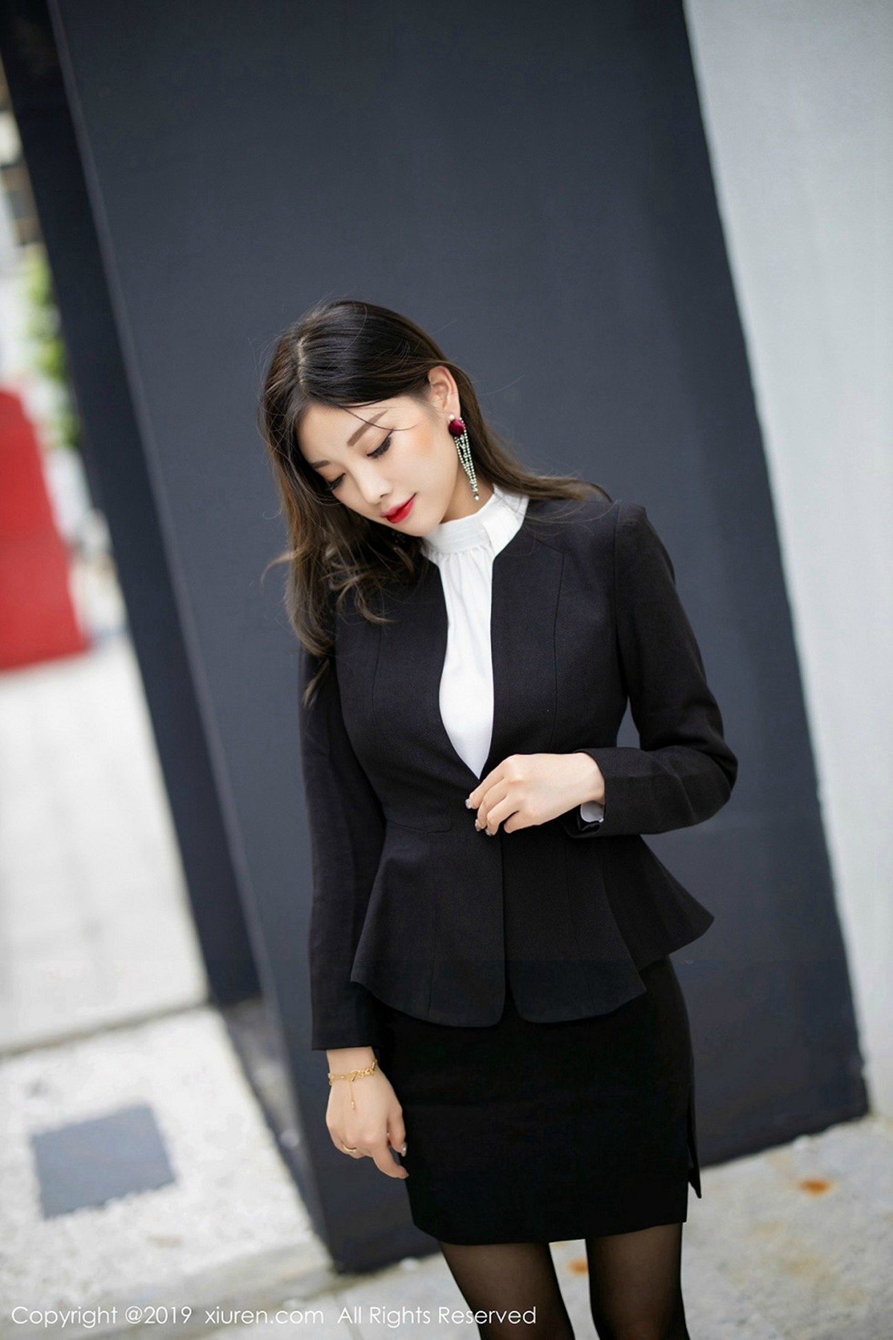 图片[35]-[Xiuren秀人网]XR20190813N01616 2019.08.13 NO.1616 黑丝美腿翘臀诱惑 杨晨晨sugar[51+1P] – 速更版-美库