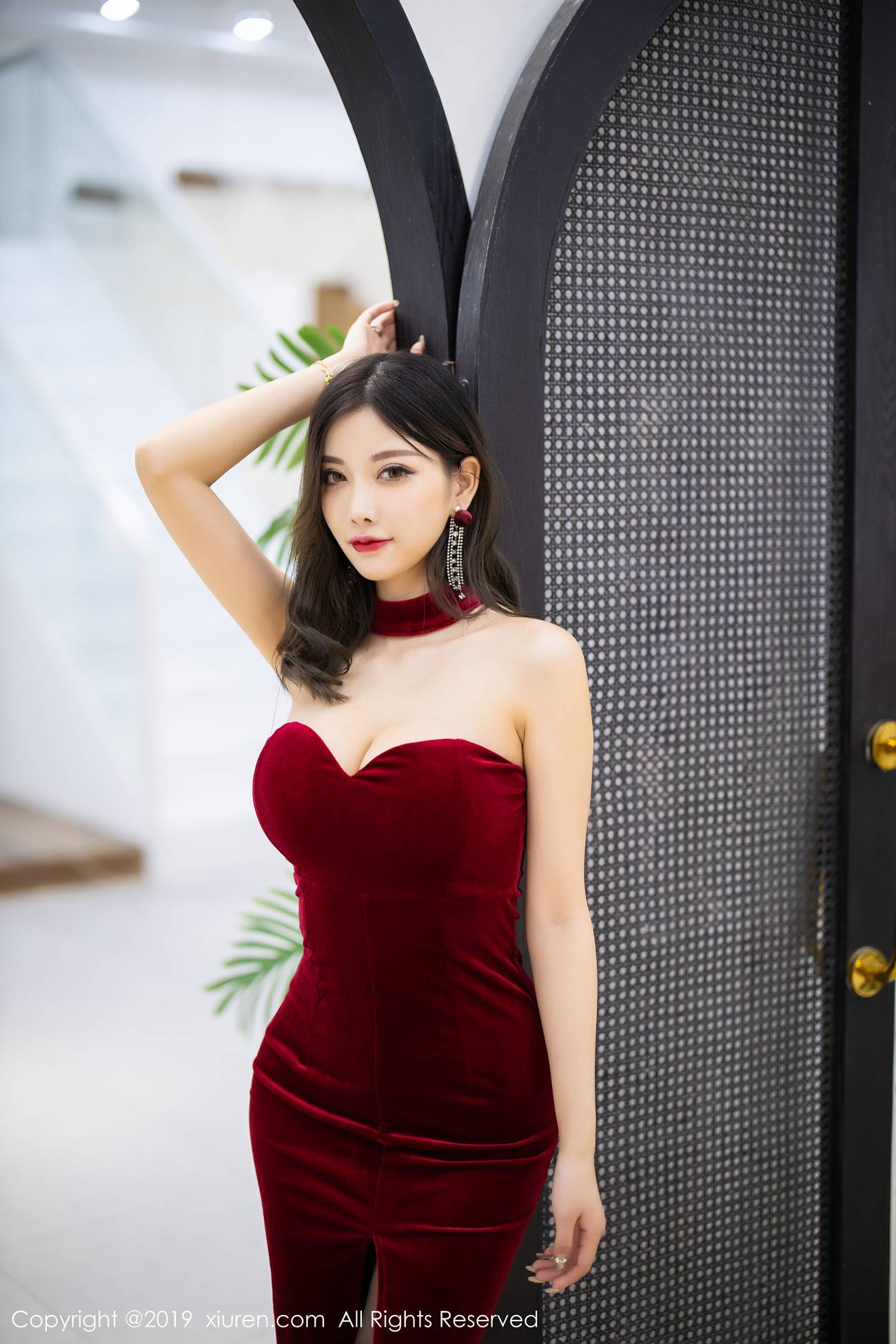 图片[91]-[Xiuren秀人网]XR20190827N01650 2019.08.27 NO.1650 吊裙内衣与丝袜美腿 杨晨晨sugar[99+1P] – 速更版-美库