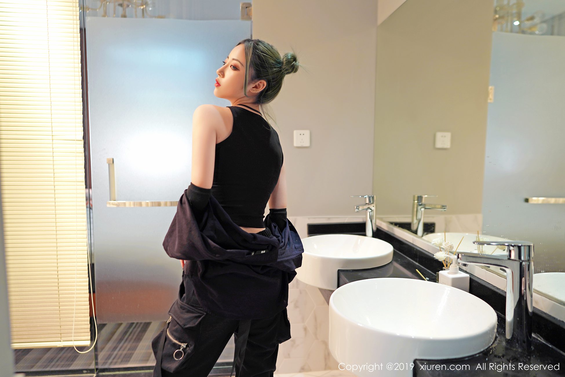 图片[36]-[Xiuren秀人网]XR20190716N01550 2019.07.16 NO.1550 拥有清秀的容颜与曼妙的身材 贾诗晗[48+1P] – 速更版-美库