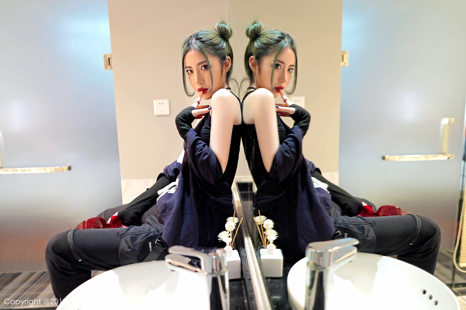 图片[41]-[Xiuren秀人网]XR20190716N01550 2019.07.16 NO.1550 拥有清秀的容颜与曼妙的身材 贾诗晗[48+1P] – 速更版-美库