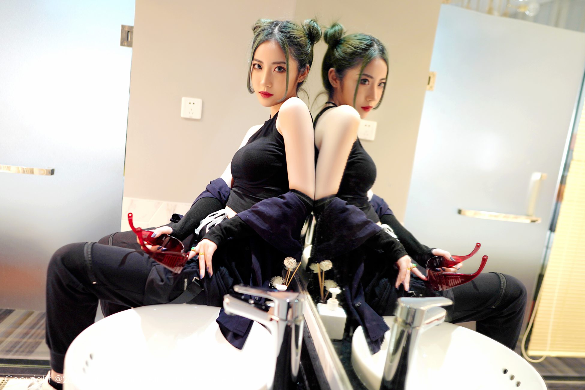 图片[42]-[Xiuren秀人网]XR20190716N01550 2019.07.16 NO.1550 拥有清秀的容颜与曼妙的身材 贾诗晗[48+1P] – 速更版-美库