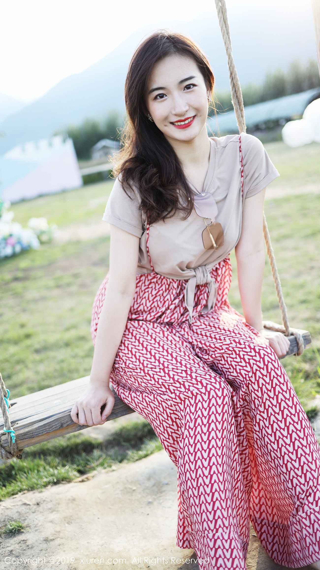 图片[23]-[Xiuren秀人网]XR20191011N01718 2019.10.11 NO.1718 室外清新甜美风格 艺儿拿铁[63+1P] – 速更版-美库