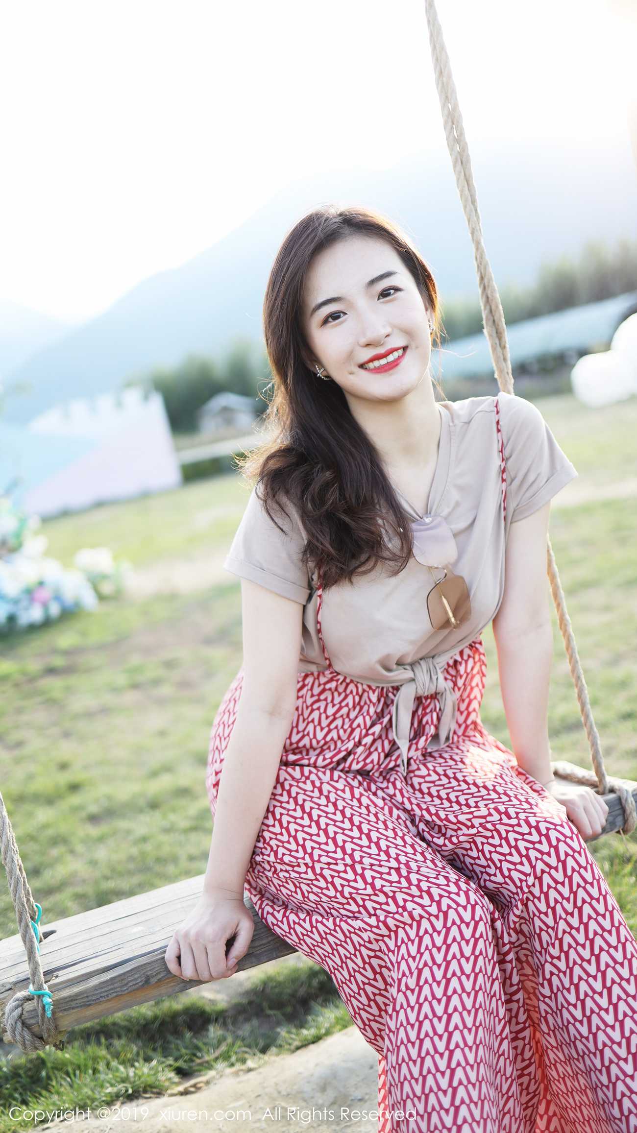 图片[25]-[Xiuren秀人网]XR20191011N01718 2019.10.11 NO.1718 室外清新甜美风格 艺儿拿铁[63+1P] – 速更版-美库