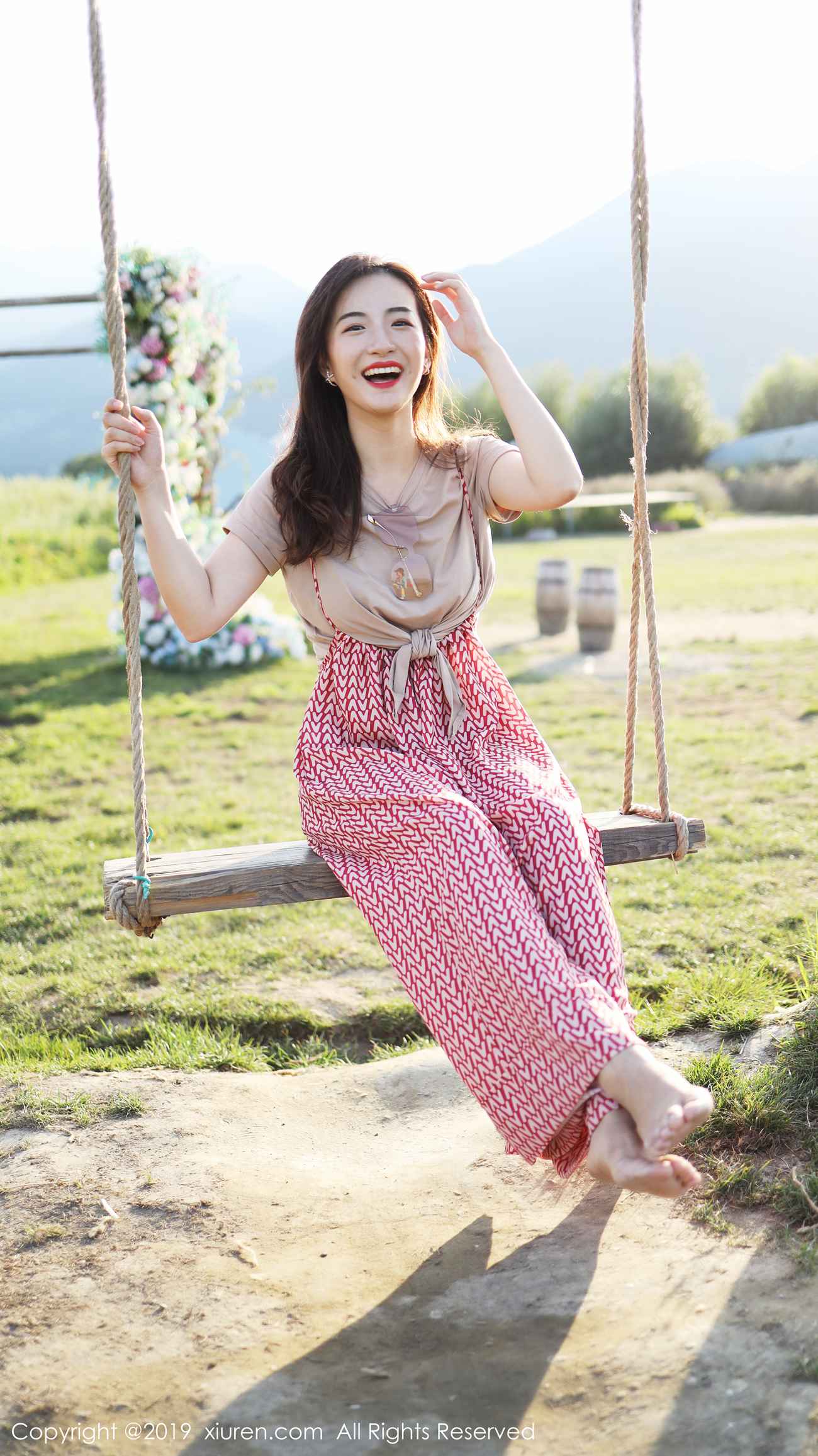 图片[28]-[Xiuren秀人网]XR20191011N01718 2019.10.11 NO.1718 室外清新甜美风格 艺儿拿铁[63+1P] – 速更版-美库