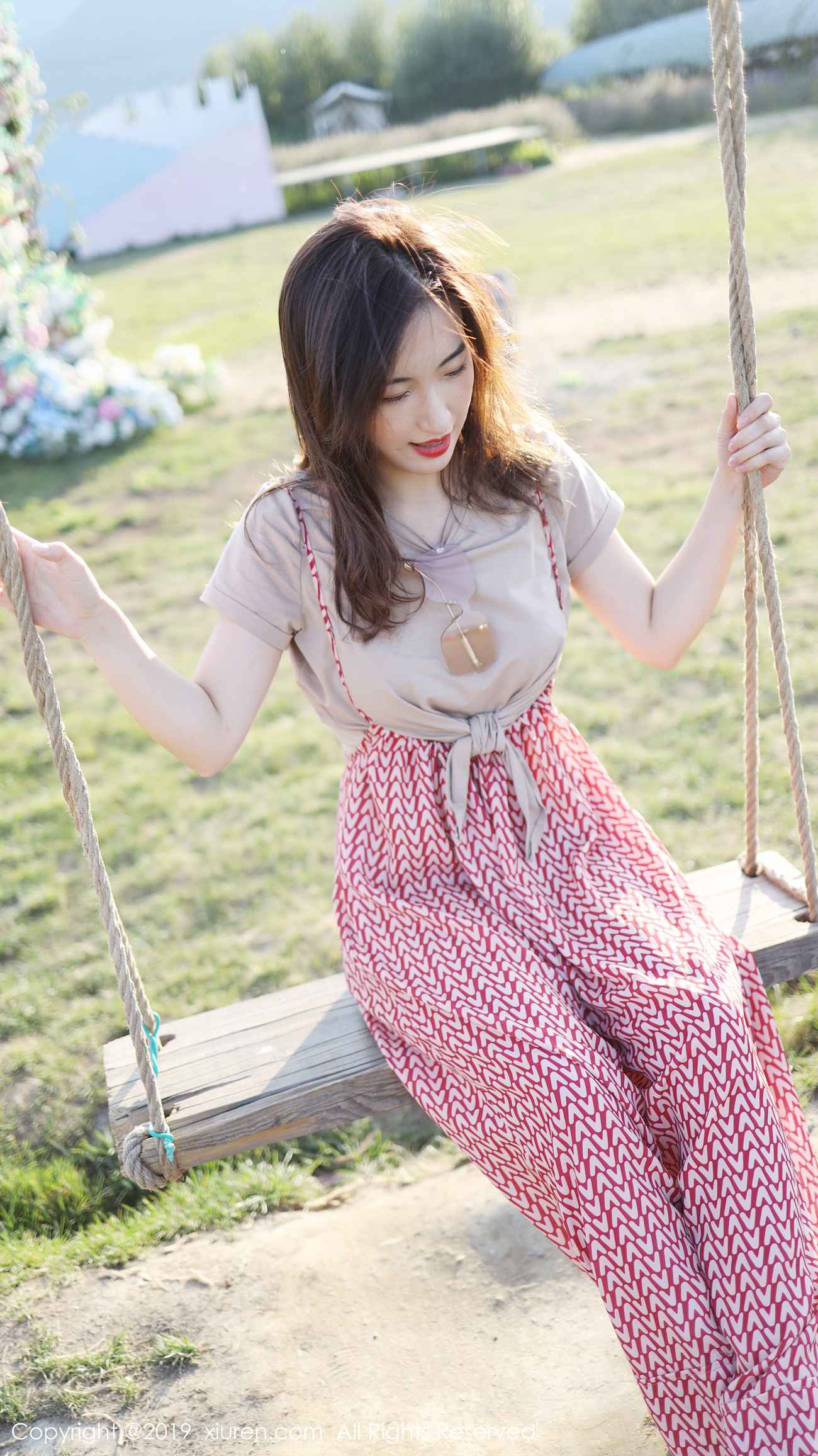 图片[33]-[Xiuren秀人网]XR20191011N01718 2019.10.11 NO.1718 室外清新甜美风格 艺儿拿铁[63+1P] – 速更版-美库
