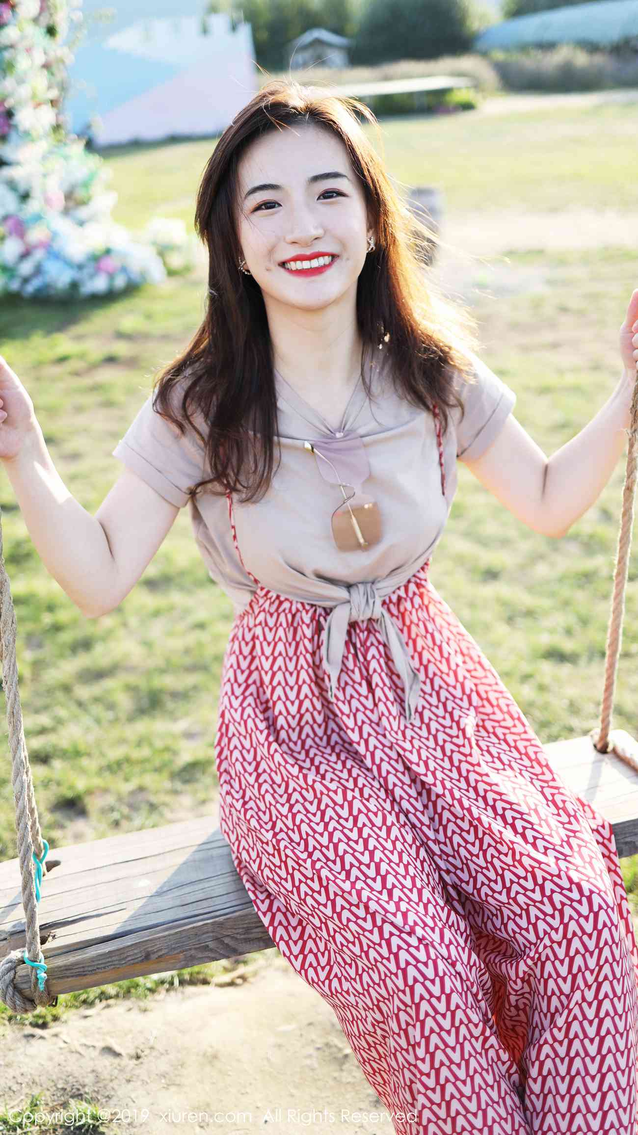 图片[34]-[Xiuren秀人网]XR20191011N01718 2019.10.11 NO.1718 室外清新甜美风格 艺儿拿铁[63+1P] – 速更版-美库