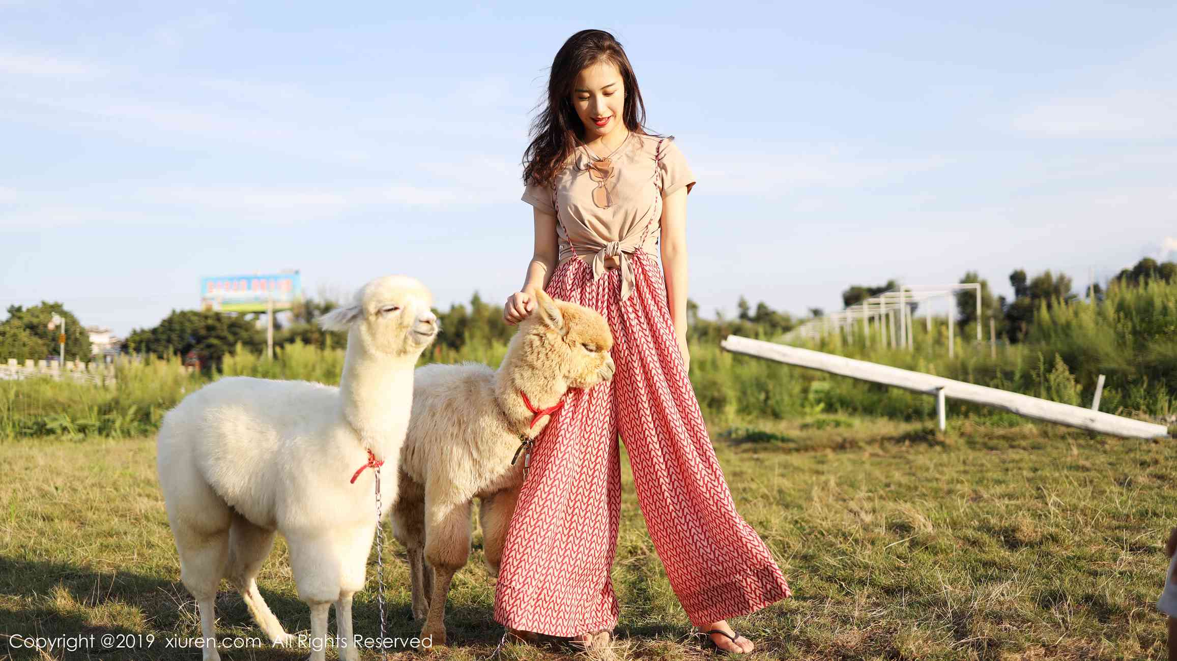 图片[36]-[Xiuren秀人网]XR20191011N01718 2019.10.11 NO.1718 室外清新甜美风格 艺儿拿铁[63+1P] – 速更版-美库