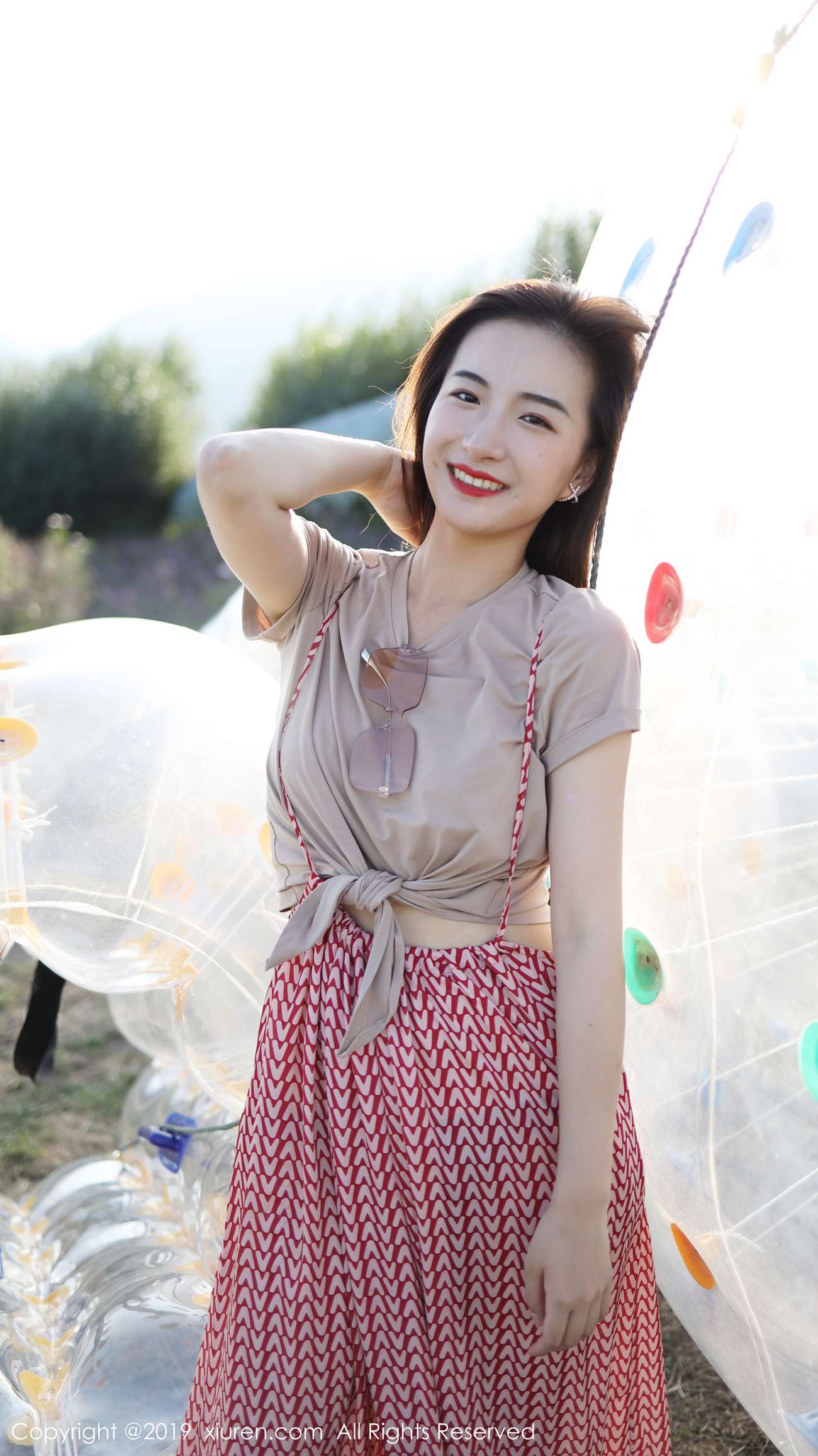 图片[40]-[Xiuren秀人网]XR20191011N01718 2019.10.11 NO.1718 室外清新甜美风格 艺儿拿铁[63+1P] – 速更版-美库