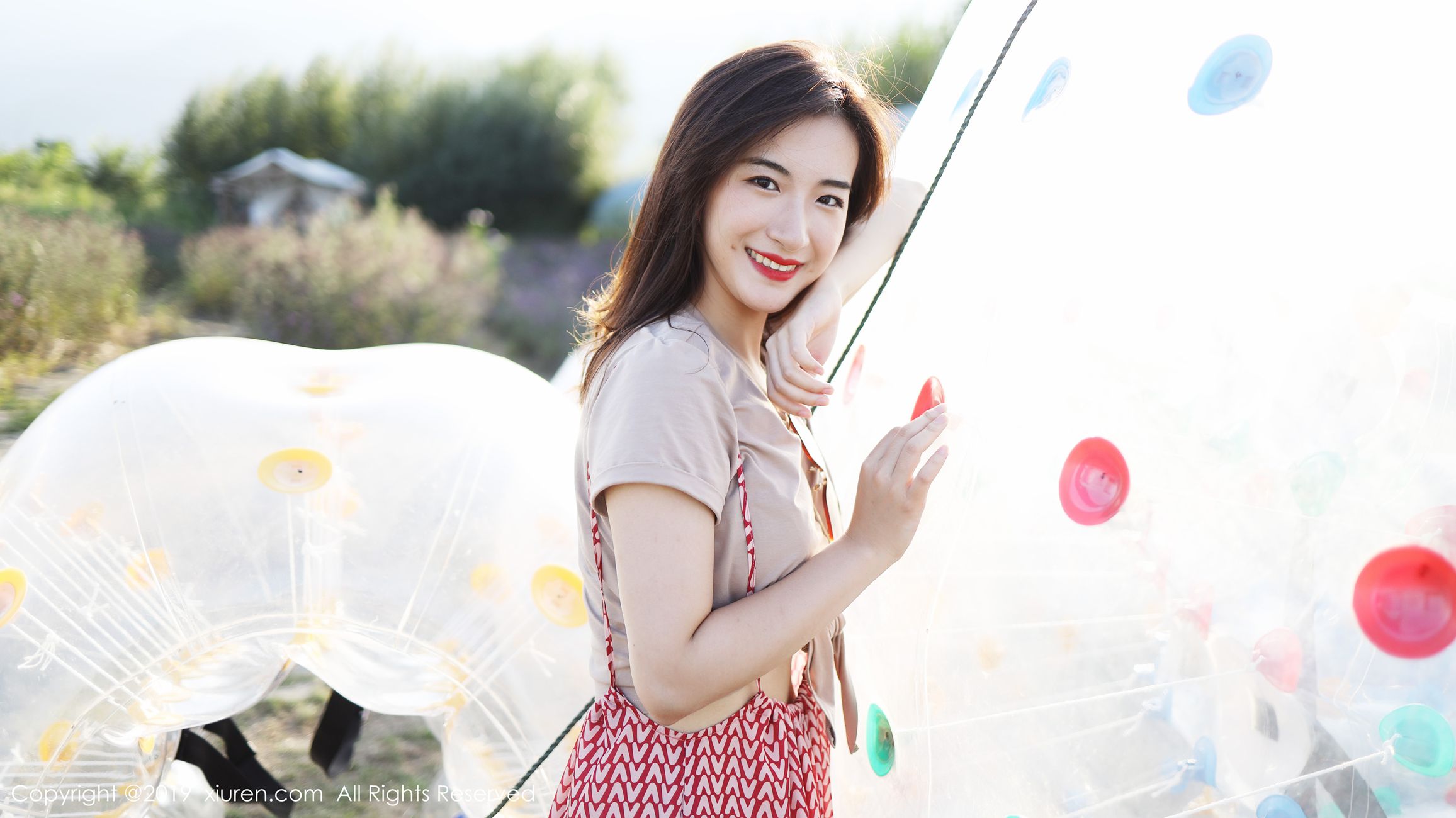 图片[41]-[Xiuren秀人网]XR20191011N01718 2019.10.11 NO.1718 室外清新甜美风格 艺儿拿铁[63+1P] – 速更版-美库