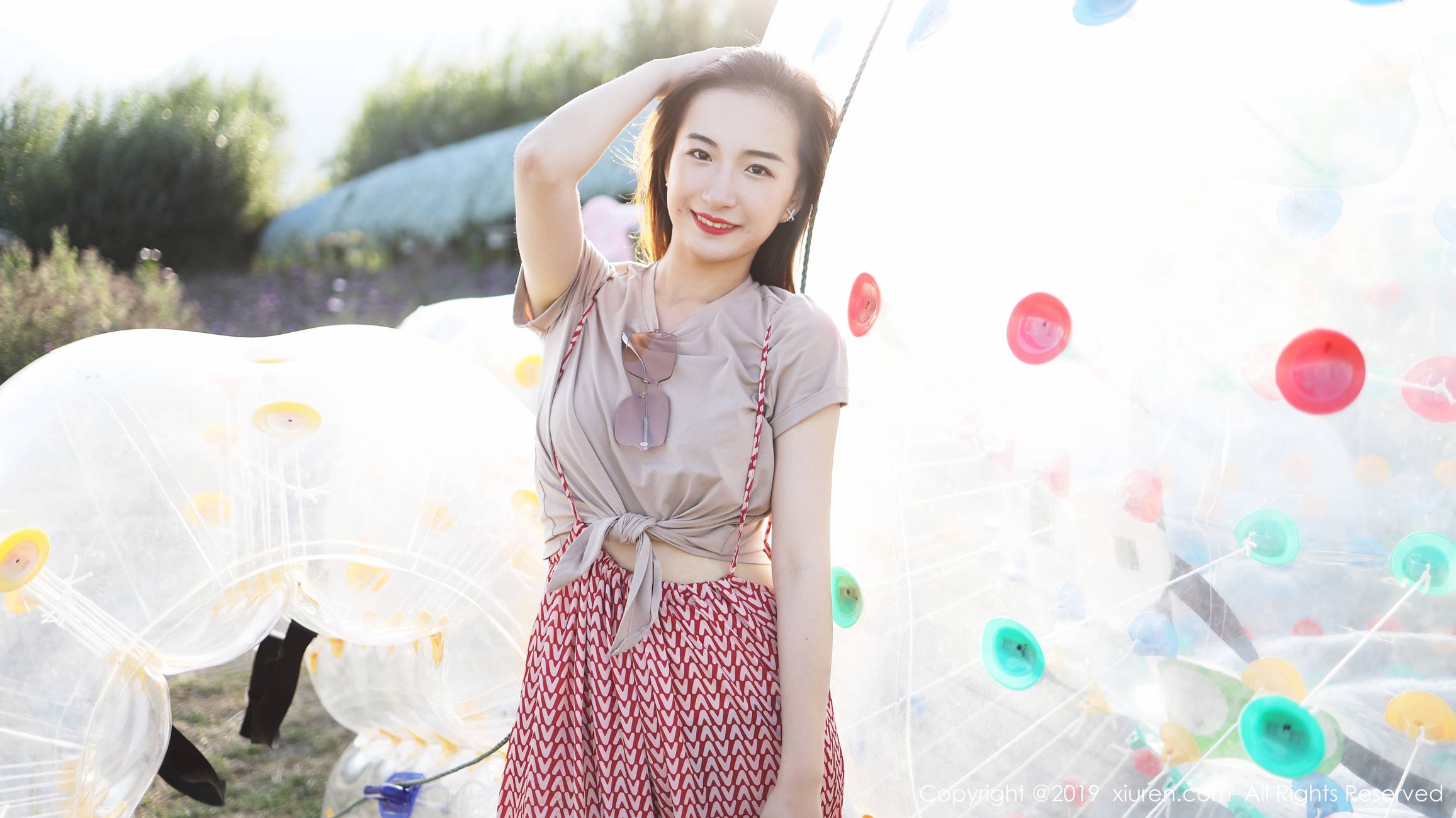 图片[42]-[Xiuren秀人网]XR20191011N01718 2019.10.11 NO.1718 室外清新甜美风格 艺儿拿铁[63+1P] – 速更版-美库
