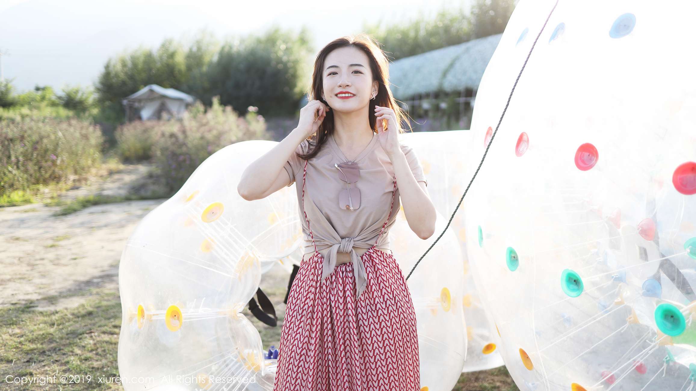 图片[44]-[Xiuren秀人网]XR20191011N01718 2019.10.11 NO.1718 室外清新甜美风格 艺儿拿铁[63+1P] – 速更版-美库