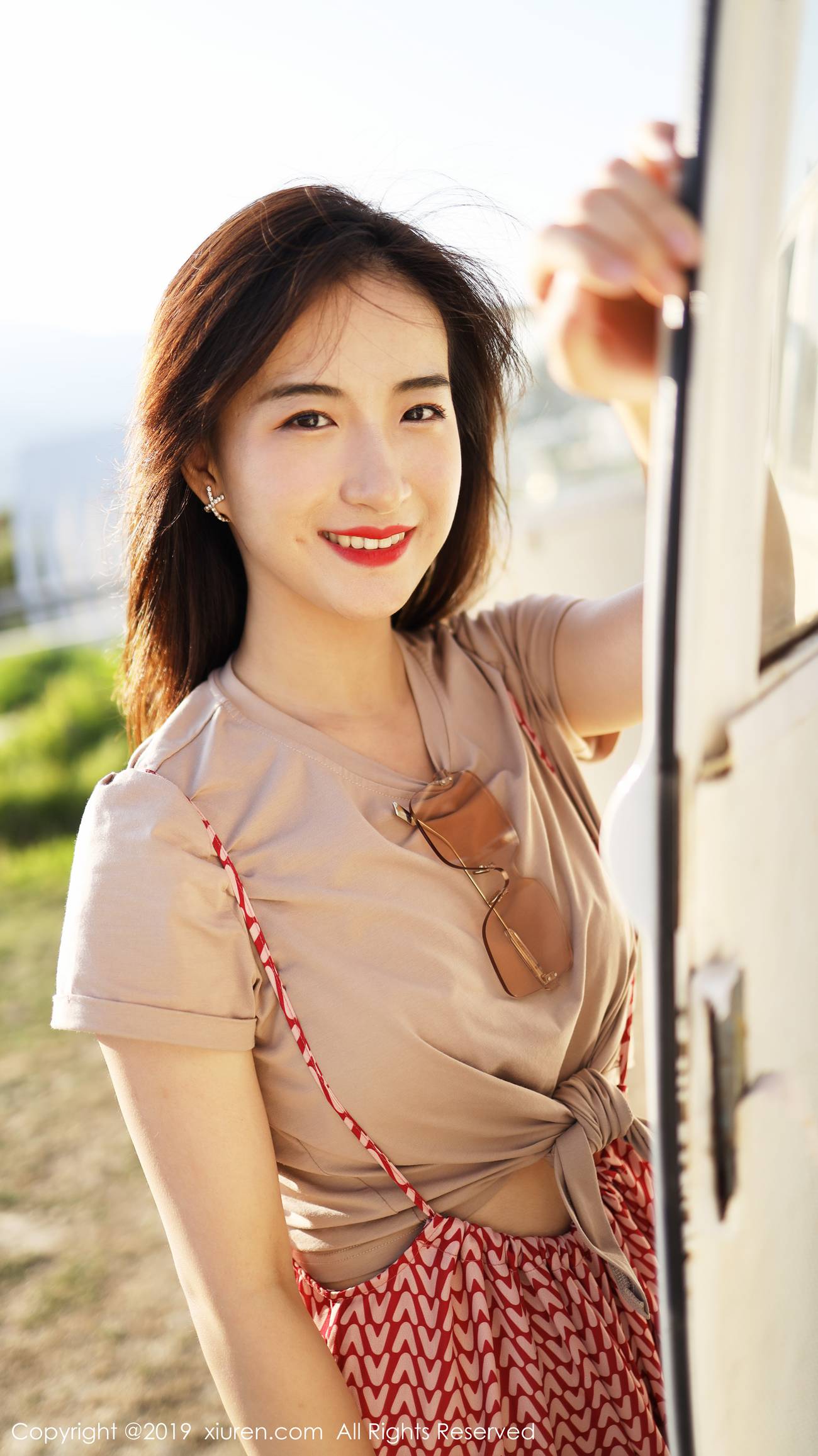 图片[47]-[Xiuren秀人网]XR20191011N01718 2019.10.11 NO.1718 室外清新甜美风格 艺儿拿铁[63+1P] – 速更版-美库