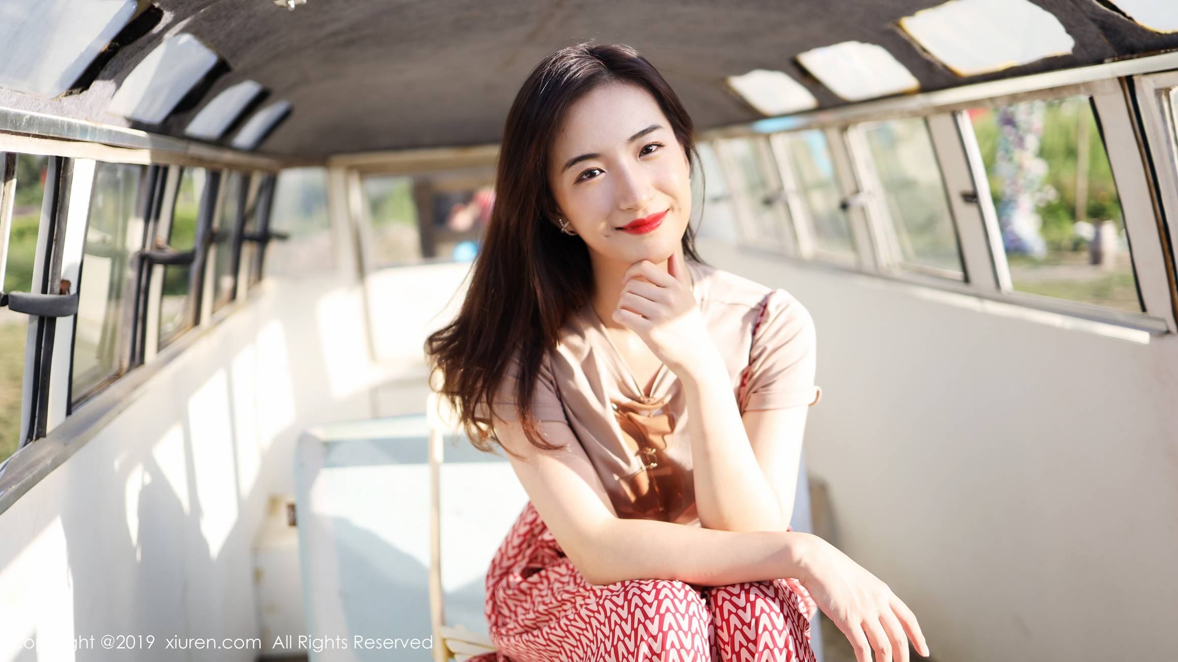 图片[52]-[Xiuren秀人网]XR20191011N01718 2019.10.11 NO.1718 室外清新甜美风格 艺儿拿铁[63+1P] – 速更版-美库