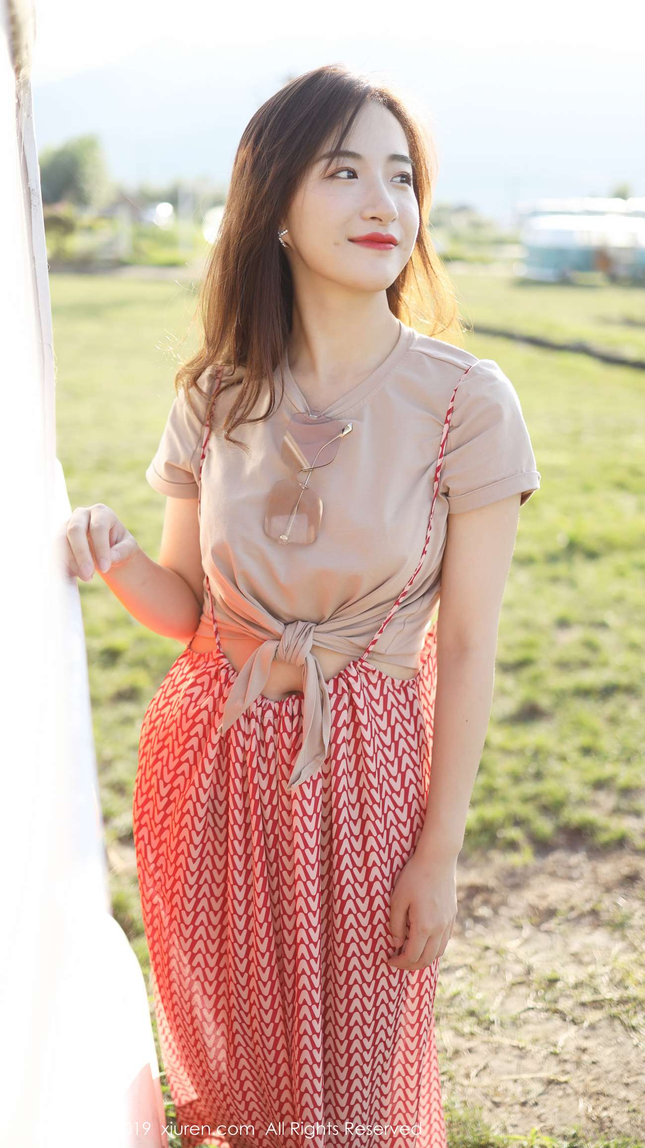 图片[56]-[Xiuren秀人网]XR20191011N01718 2019.10.11 NO.1718 室外清新甜美风格 艺儿拿铁[63+1P] – 速更版-美库
