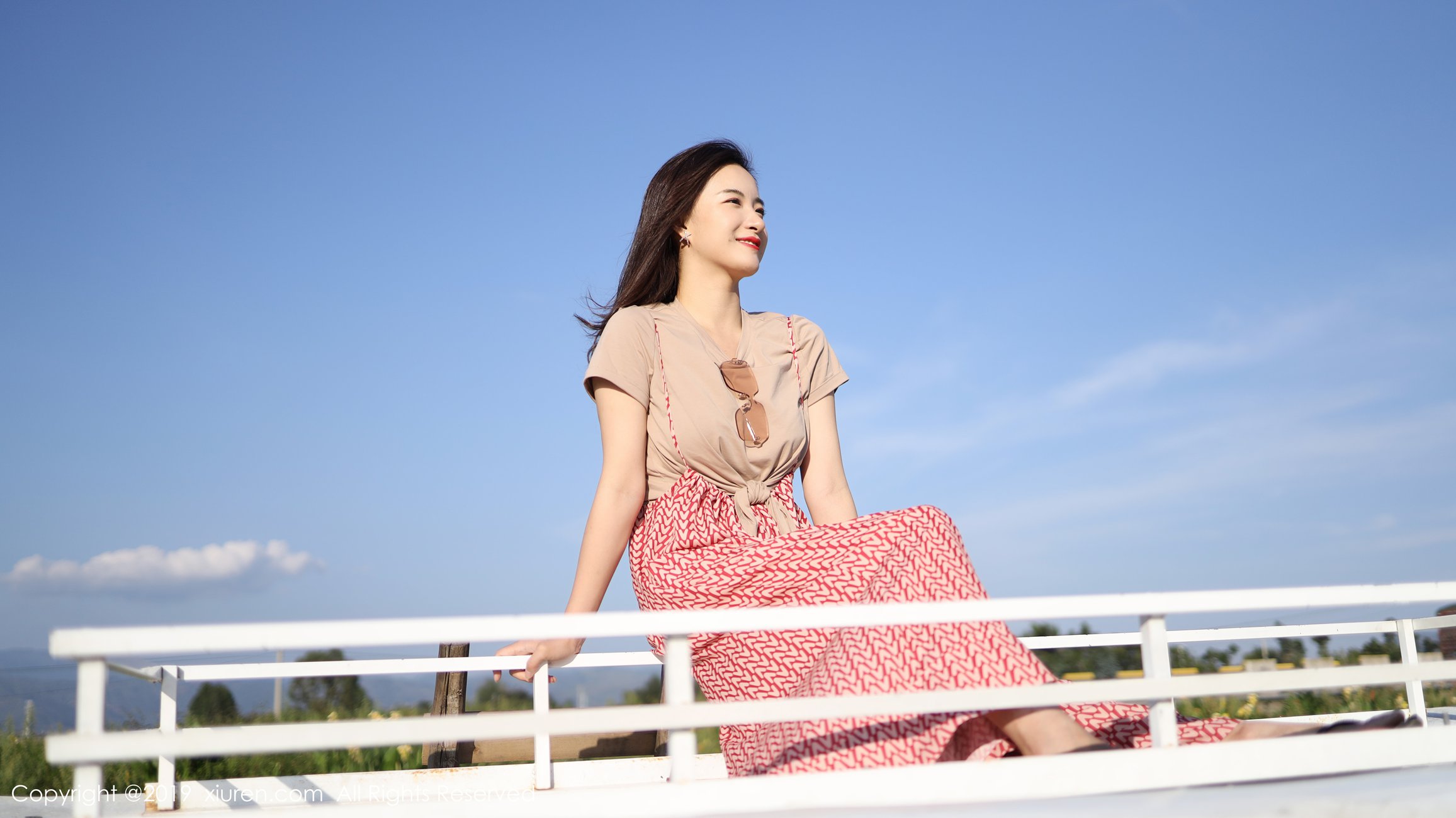 图片[60]-[Xiuren秀人网]XR20191011N01718 2019.10.11 NO.1718 室外清新甜美风格 艺儿拿铁[63+1P] – 速更版-美库