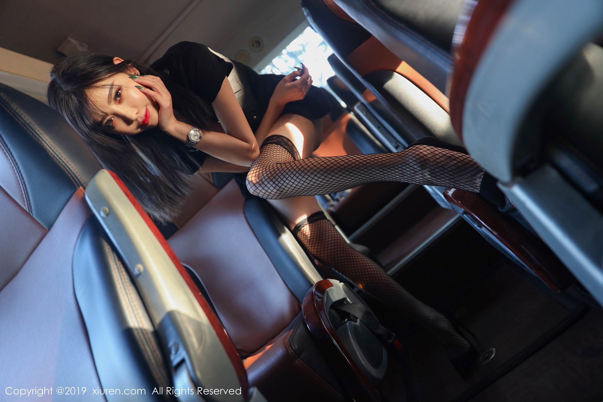 图片[38]-[Xiuren秀人网]XR20191104N01771 2019.11.04 NO.1771 诱惑制服与丝袜美腿精彩诱惑 杨晨晨sugar[56+1P] – 速更版-美库