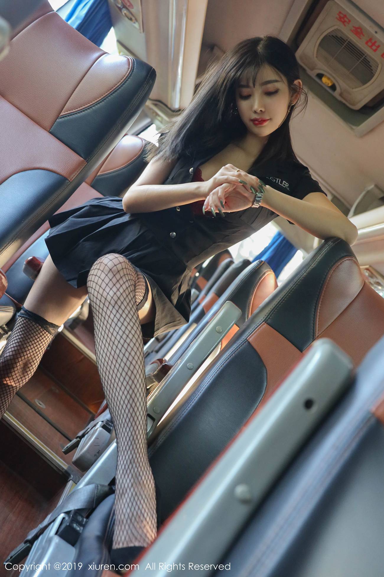 图片[40]-[Xiuren秀人网]XR20191104N01771 2019.11.04 NO.1771 诱惑制服与丝袜美腿精彩诱惑 杨晨晨sugar[56+1P] – 速更版-美库