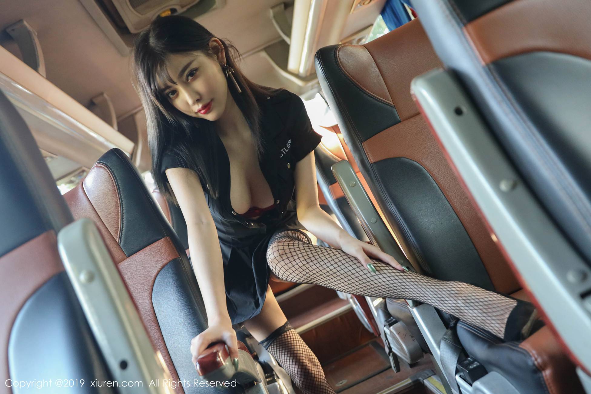 图片[43]-[Xiuren秀人网]XR20191104N01771 2019.11.04 NO.1771 诱惑制服与丝袜美腿精彩诱惑 杨晨晨sugar[56+1P] – 速更版-美库