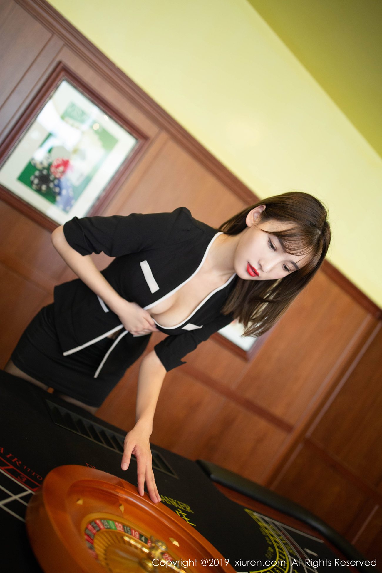 图片[19]-[Xiuren秀人网]XR20191126N01807 2019.11.26 NO.1807 黑丝袜性感制服的视觉魅惑体验 陆萱萱[69+1P] – 速更版-美库