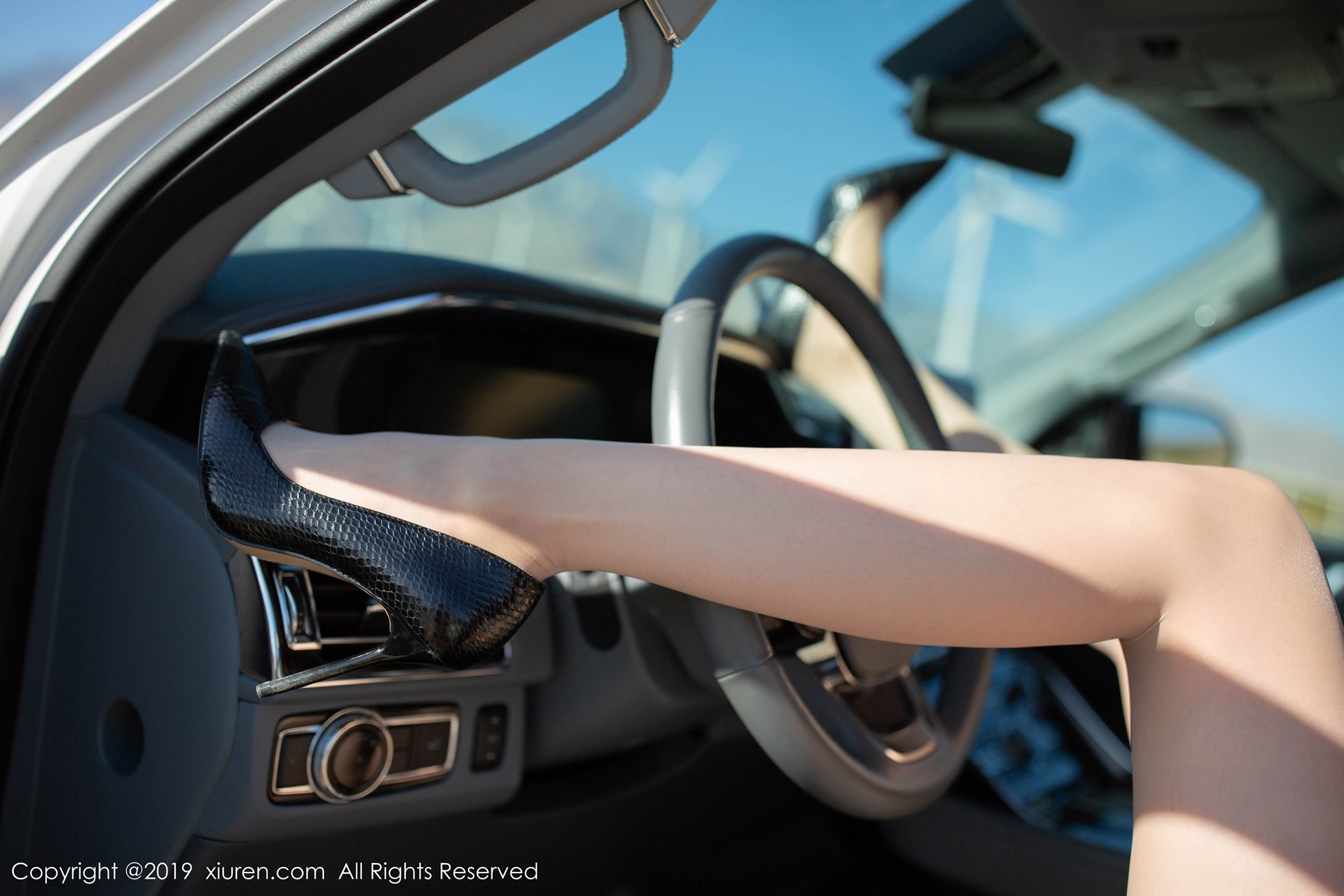 图片[43]-[Xiuren秀人网]XR20191209N01833 2019.12.09 NO.1833 丝袜美腿车拍系列 梦心月[73+1P] – 速更版-美库