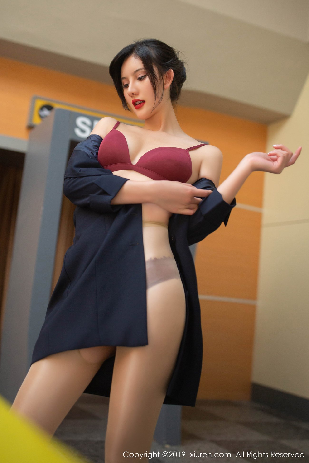 图片[11]-[Xiuren秀人网]XR20191225N01881 2019.12.25 NO.1881 丝袜美腿翘臀妖娆姿态勾魂摄魄 就是阿朱啊[80+1P] – 速更版-美库