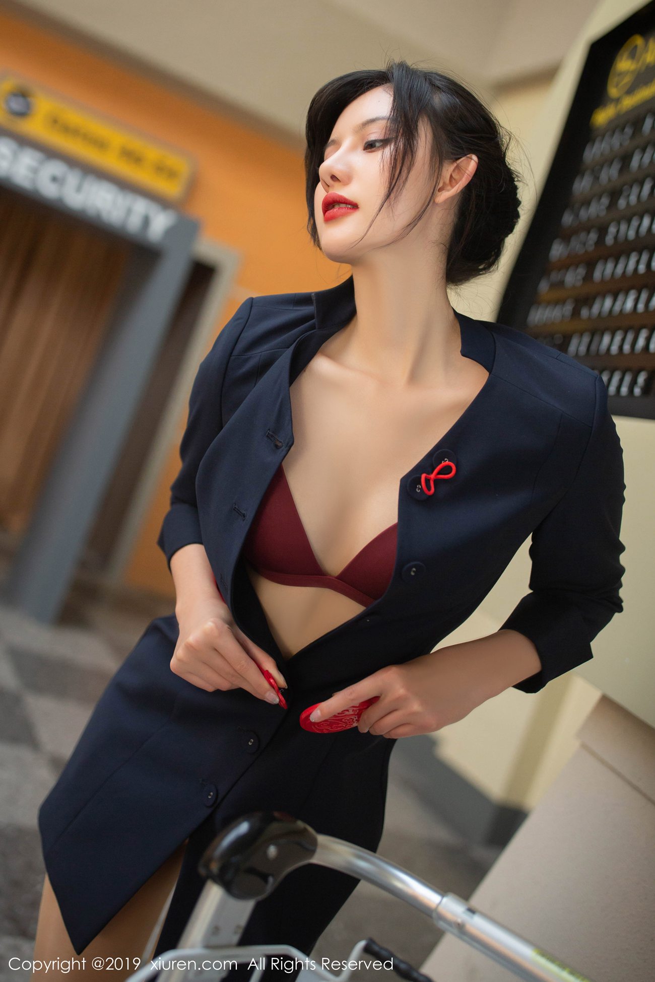 图片[17]-[Xiuren秀人网]XR20191225N01881 2019.12.25 NO.1881 丝袜美腿翘臀妖娆姿态勾魂摄魄 就是阿朱啊[80+1P] – 速更版-美库