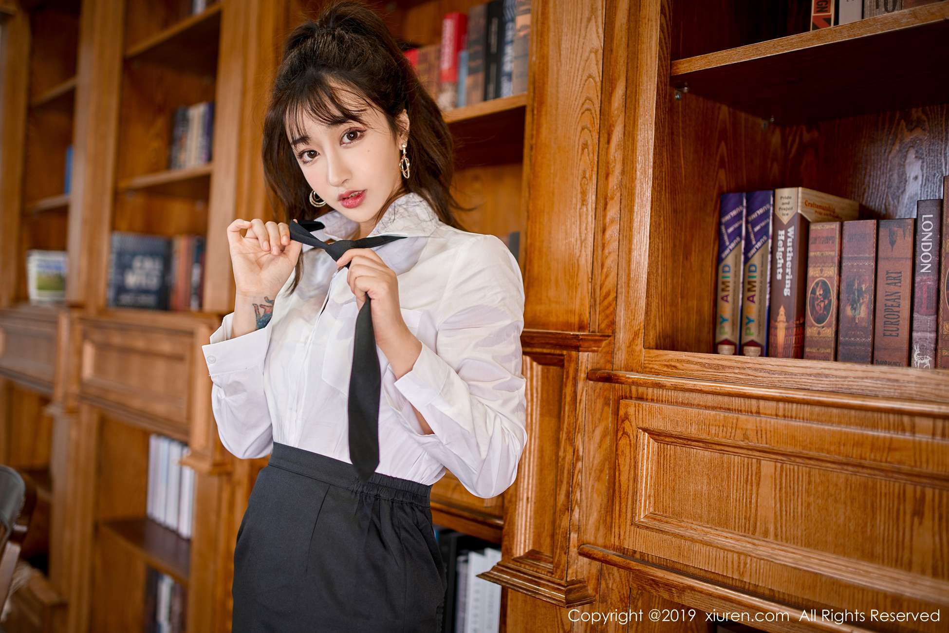 图片[43]-[Xiuren秀人网]XR20191227N01887 2019.12.27 No.1887 白衬衫与黑丝的职场秘书 Betty林子欣[58+1P] – 速更版-美库