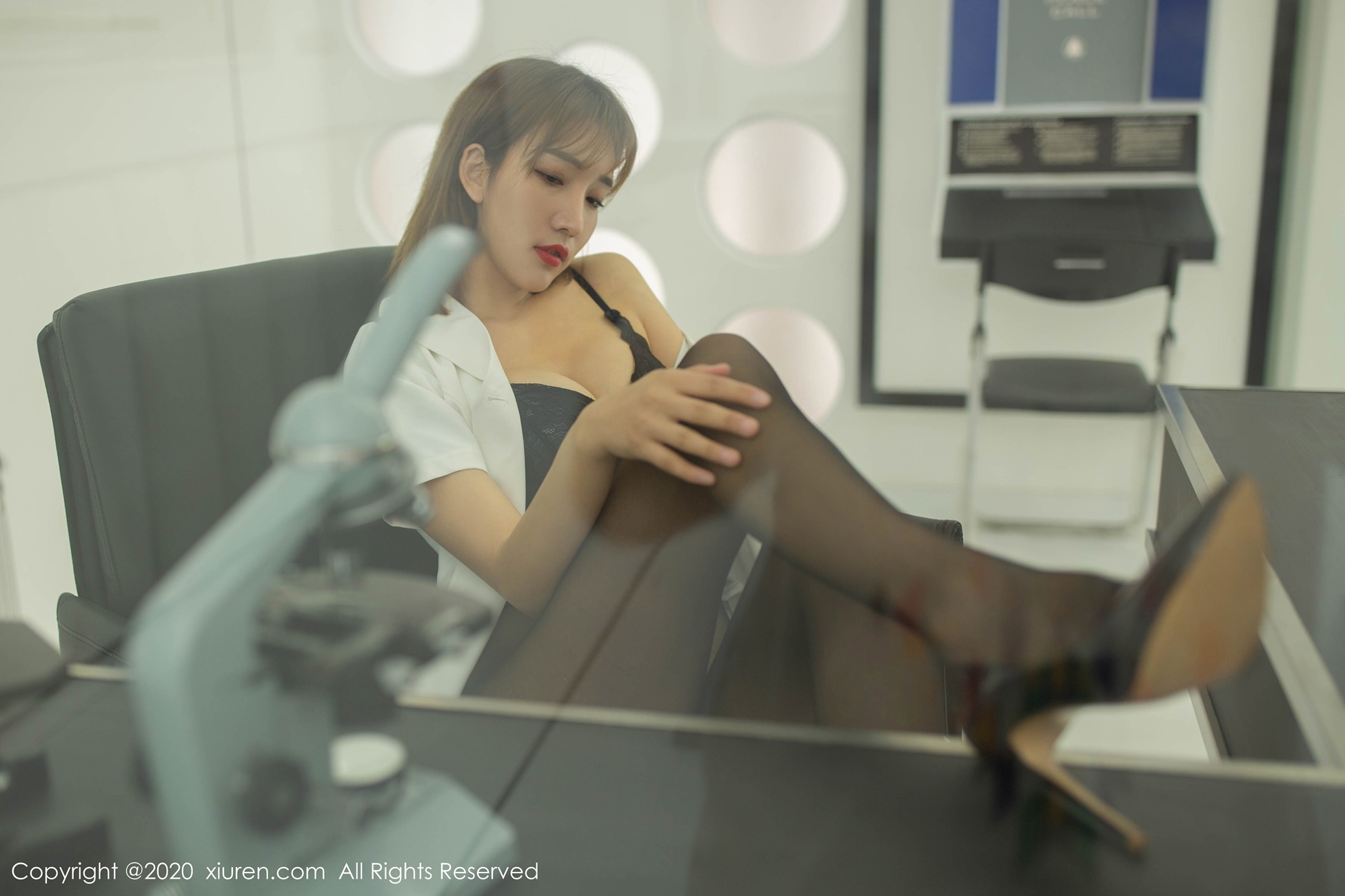 图片[30]-[Xiuren秀人网]XR20200114N01931 2020.01.14 NO.1931 黑丝包裹美腿暗香涌动 陆萱萱[56+1P] – 速更版-美库