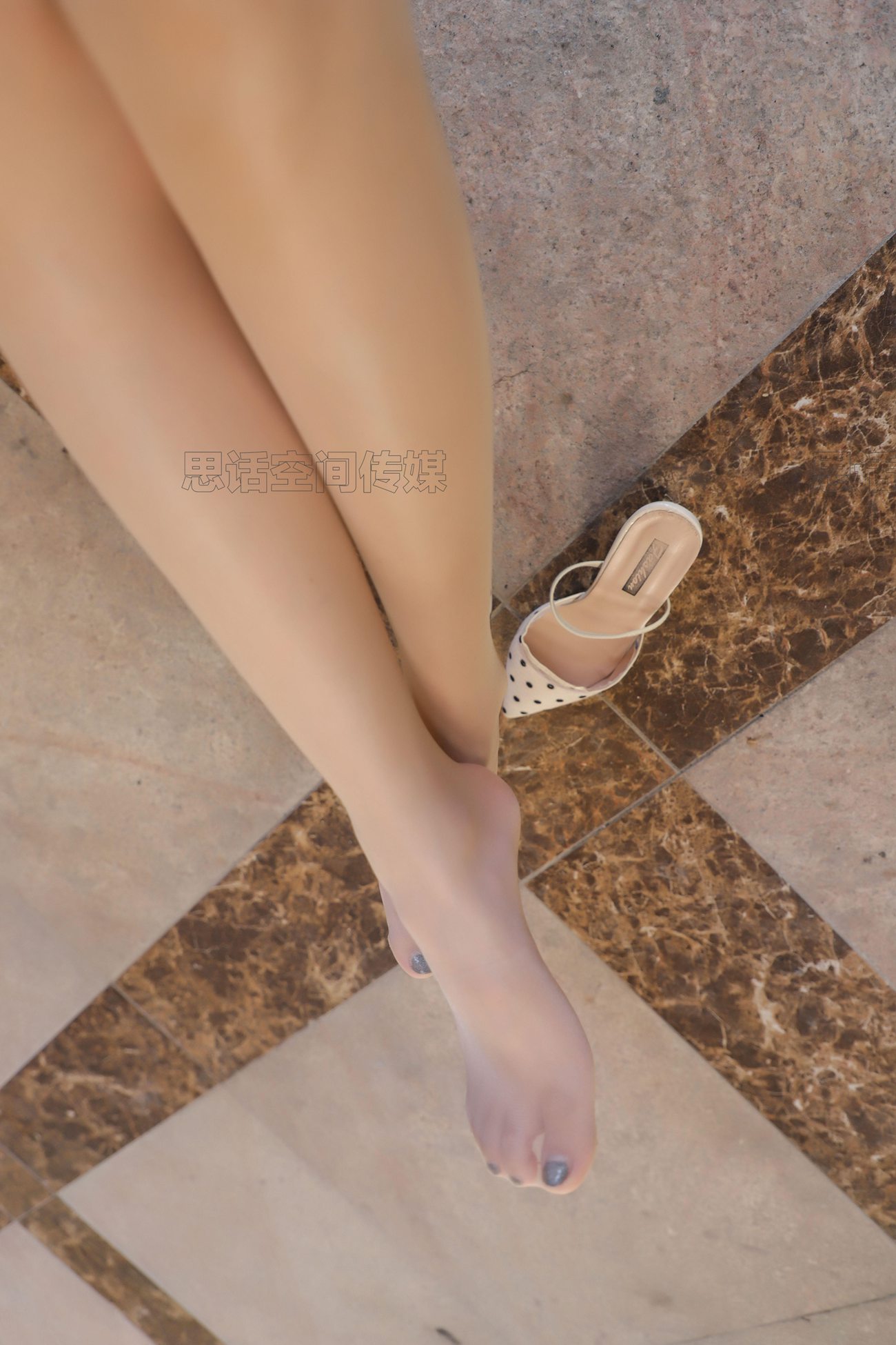 图片[47]-[SiHua思话]SJ003 筱蝶 户外长椅上的美足[49P] – 速更版-美库