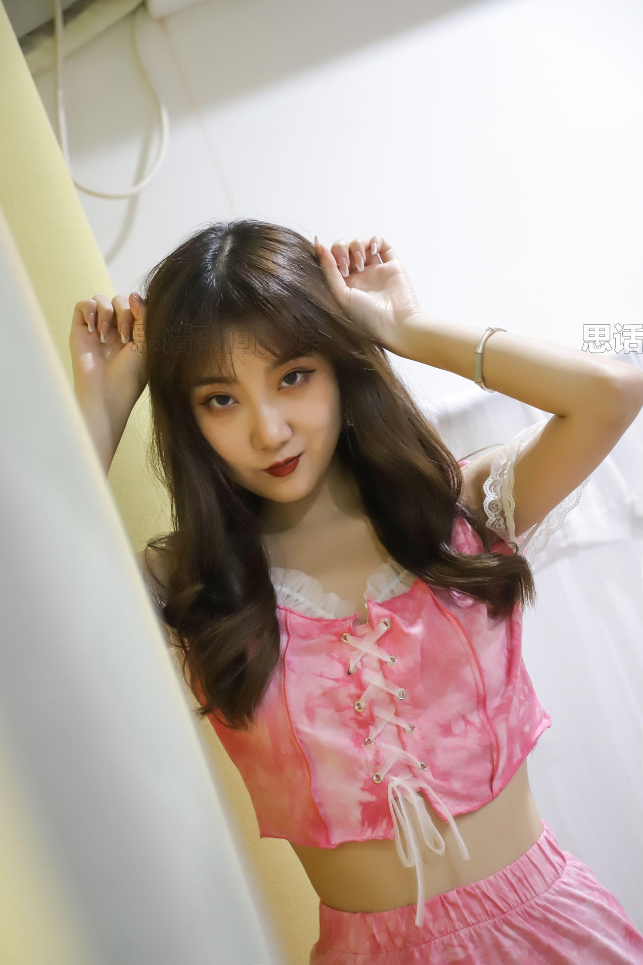 图片[19]-[SiHua思话]SJ007 露露 桌上的元气女孩[45P] – 速更版-美库