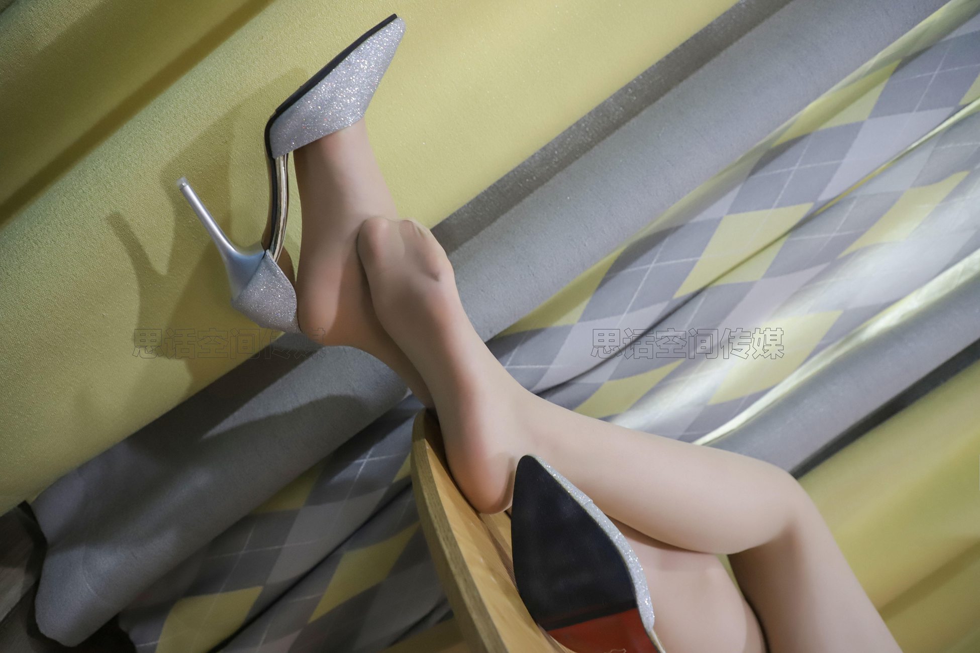 图片[30]-[SiHua思话]SJ007 露露 桌上的元气女孩[45P] – 速更版-美库