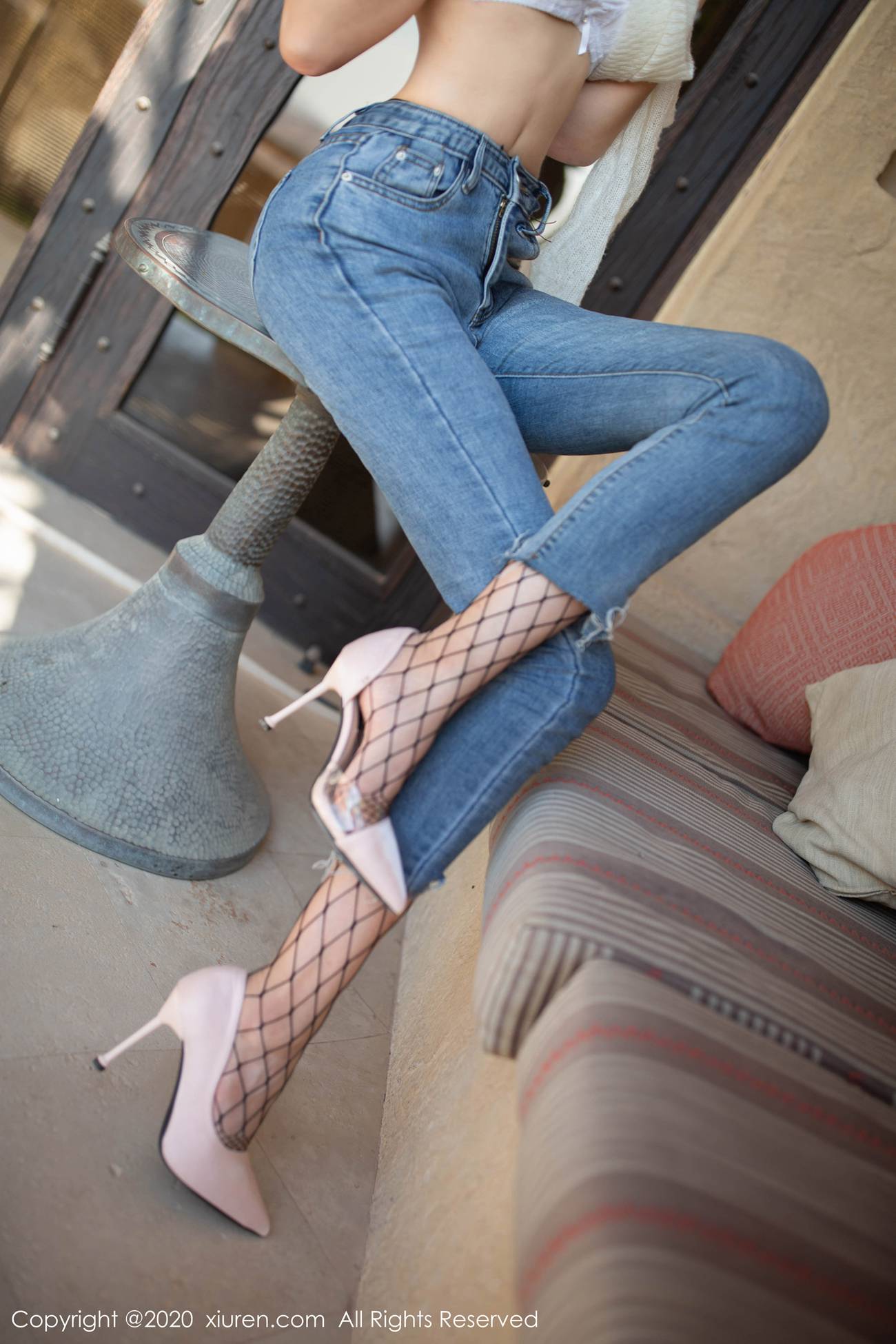 图片[57]-[Xiuren秀人网]XR20200219N01988 2020.02.19 NO.1988 牛仔裤与网袜的极致性感 陆萱萱[82+1P] – 速更版-美库