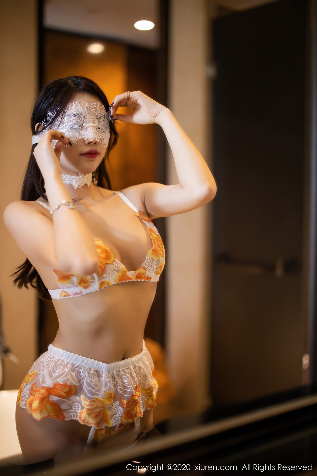 图片[74]-[Xiuren秀人网]XR20200219N01989 2020.02.19 NO.1989 蒙面与蕾丝吊袜的魅惑 杨晨晨sugar[82+1P] – 速更版-美库