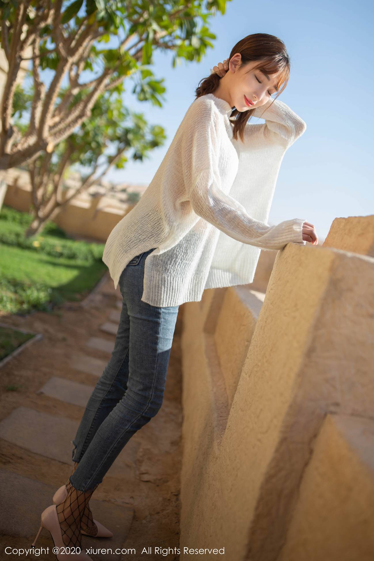 图片[74]-[Xiuren秀人网]XR20200219N01988 2020.02.19 NO.1988 牛仔裤与网袜的极致性感 陆萱萱[82+1P] – 速更版-美库