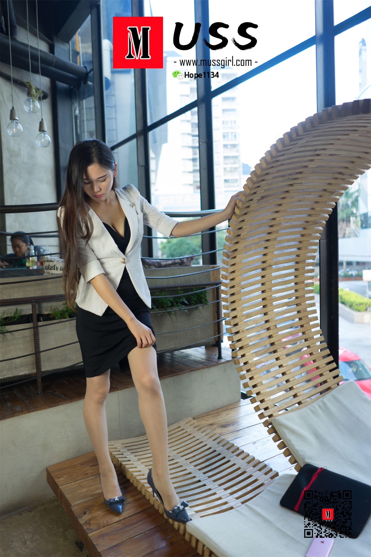 图片[11]-[MussGirl慕丝女郎]NO.065 慵懒的躺在咖啡厅玩手机[93P] – 速更版-美库