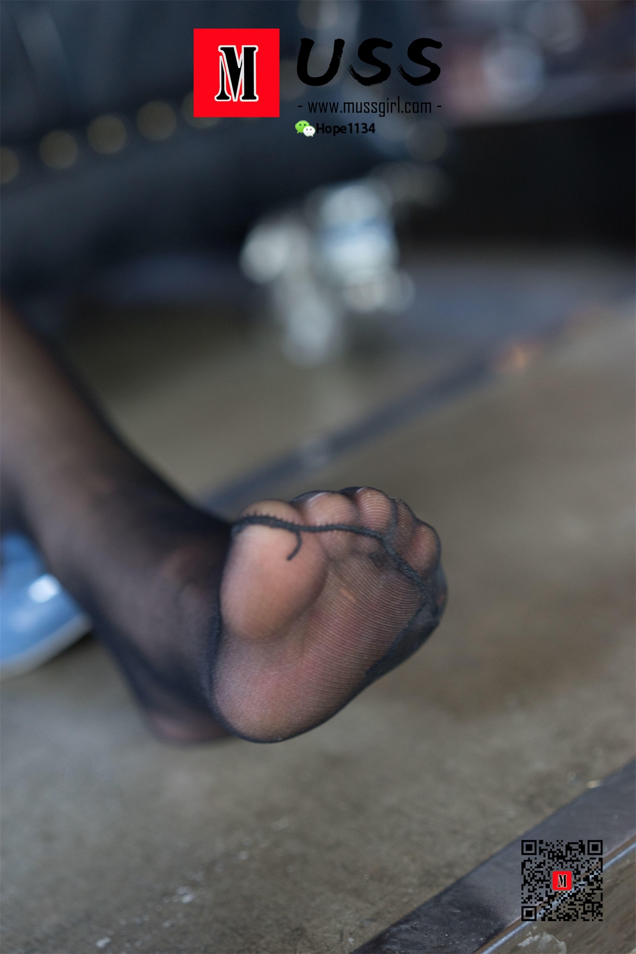 图片[24]-[MussGirl慕丝女郎]NO.065 慵懒的躺在咖啡厅玩手机[93P] – 速更版-美库