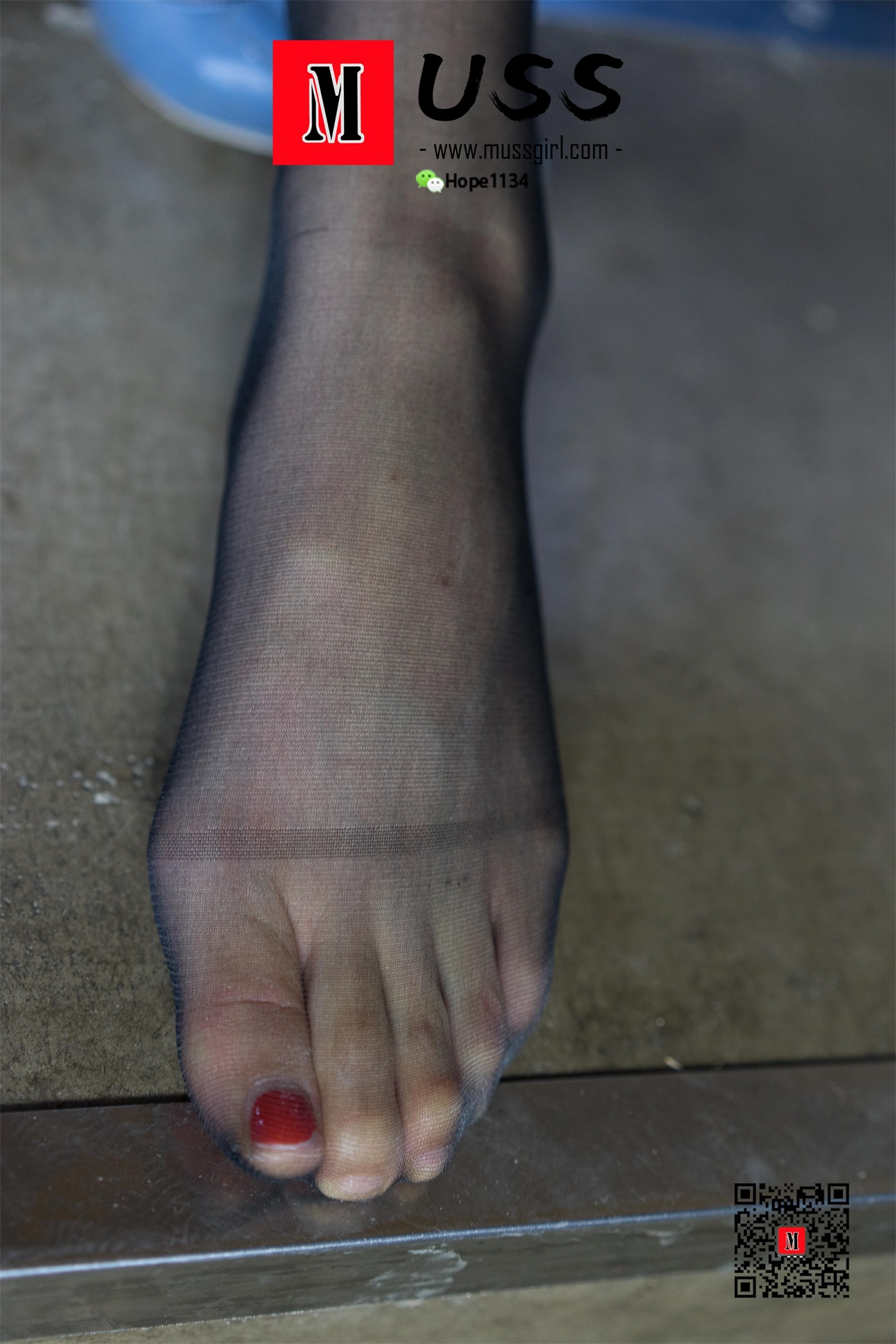 图片[25]-[MussGirl慕丝女郎]NO.065 慵懒的躺在咖啡厅玩手机[93P] – 速更版-美库