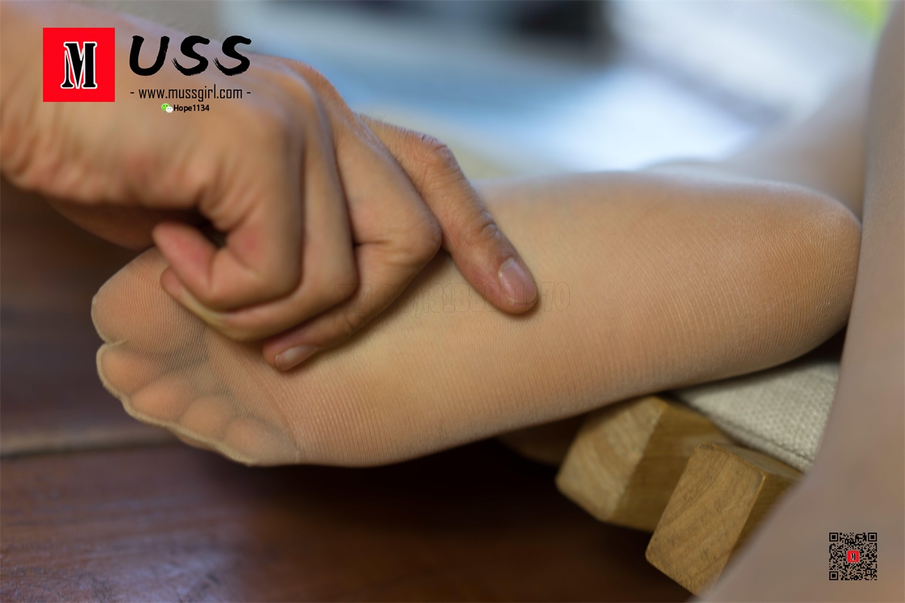 图片[37]-[MussGirl慕丝女郎]NO.065 慵懒的躺在咖啡厅玩手机[93P] – 速更版-美库