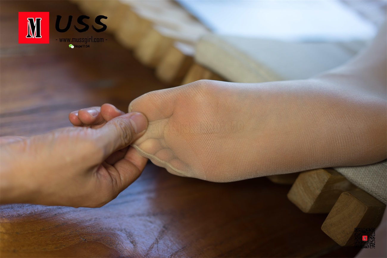 图片[42]-[MussGirl慕丝女郎]NO.065 慵懒的躺在咖啡厅玩手机[93P] – 速更版-美库