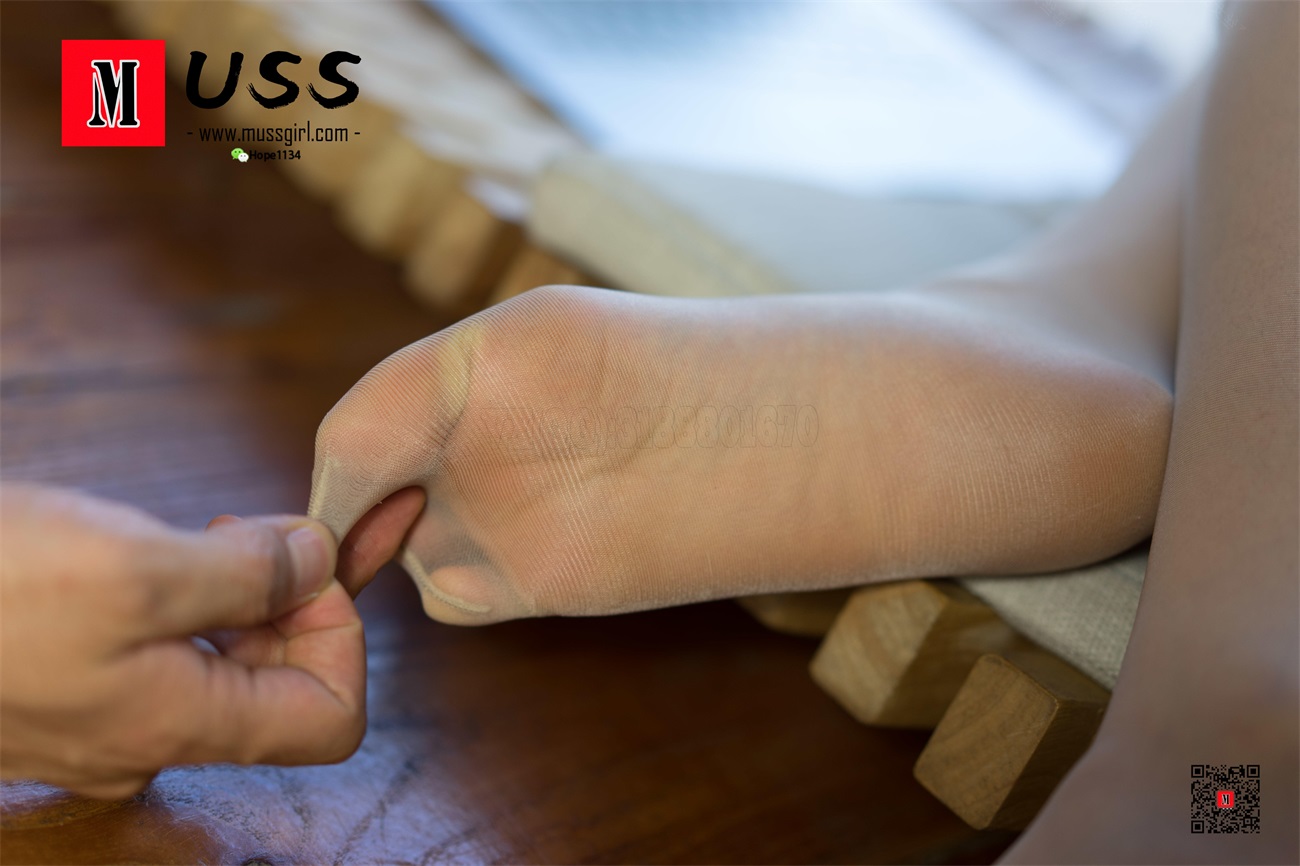 图片[43]-[MussGirl慕丝女郎]NO.065 慵懒的躺在咖啡厅玩手机[93P] – 速更版-美库