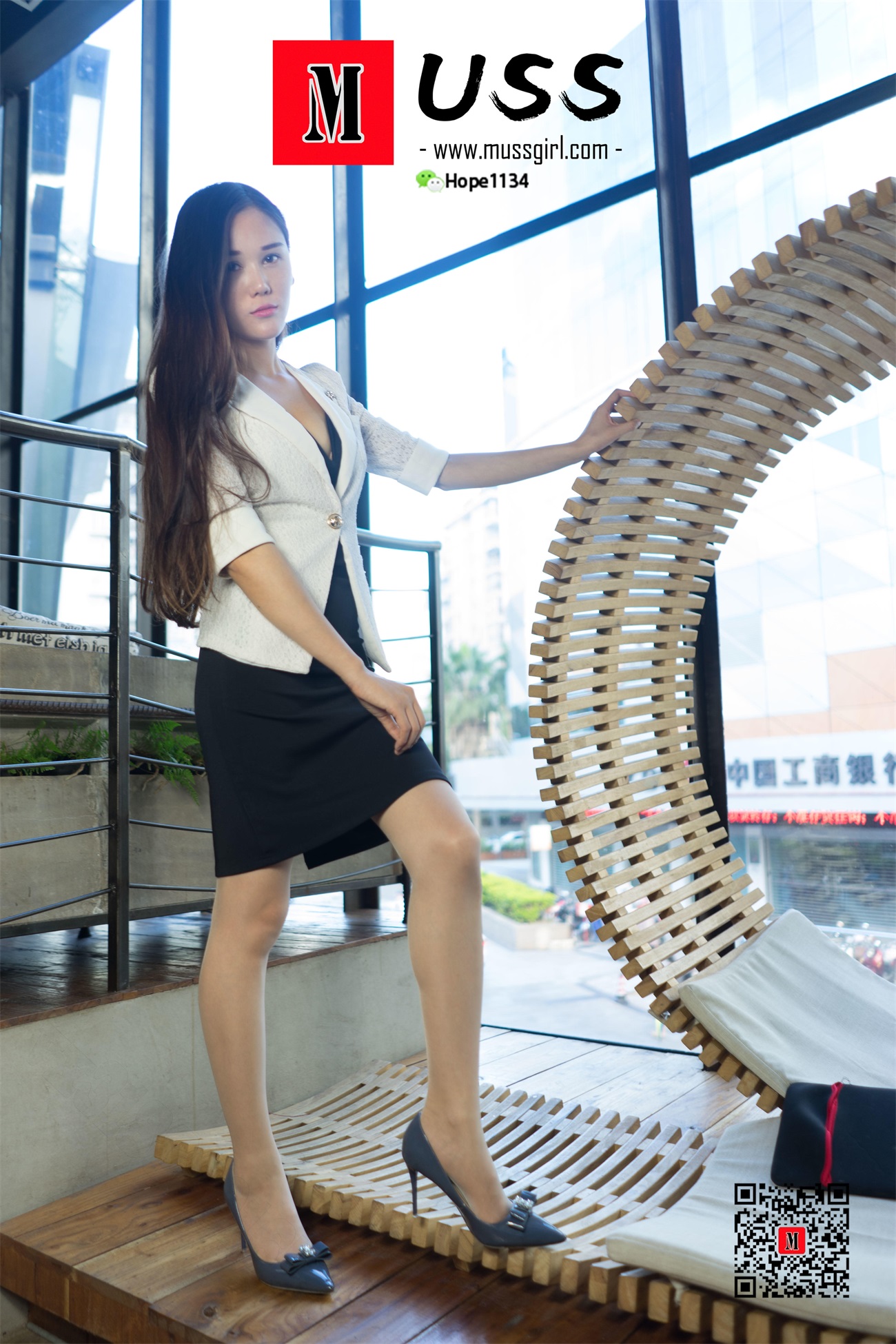 图片[93]-[MussGirl慕丝女郎]NO.065 慵懒的躺在咖啡厅玩手机[93P] – 速更版-美库