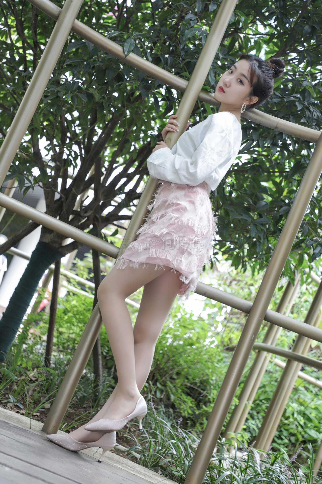 图片[14]-[SiHua思话]SJ029 露露 天台的秋日之丝[50P] – 速更版-美库